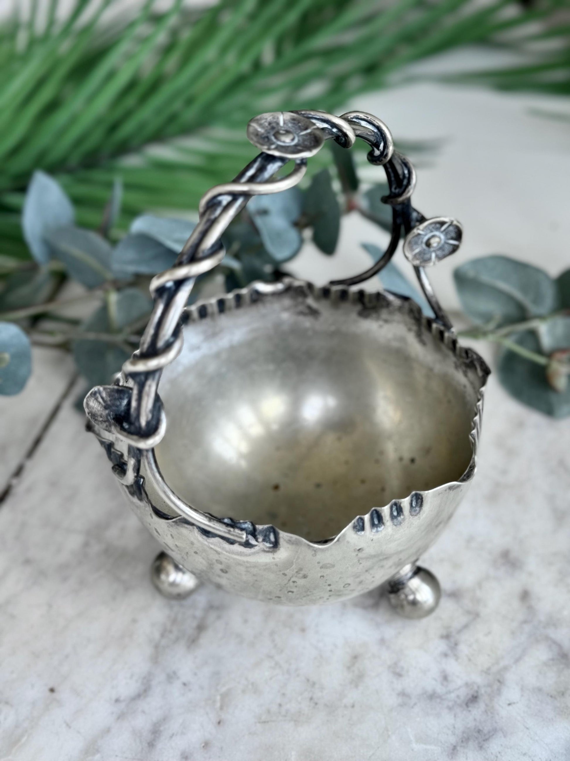 Antique Silver Plated Sugar Basket with Floral Handle – Early 20th Century Sheffield Joseph Rodgers and Sons