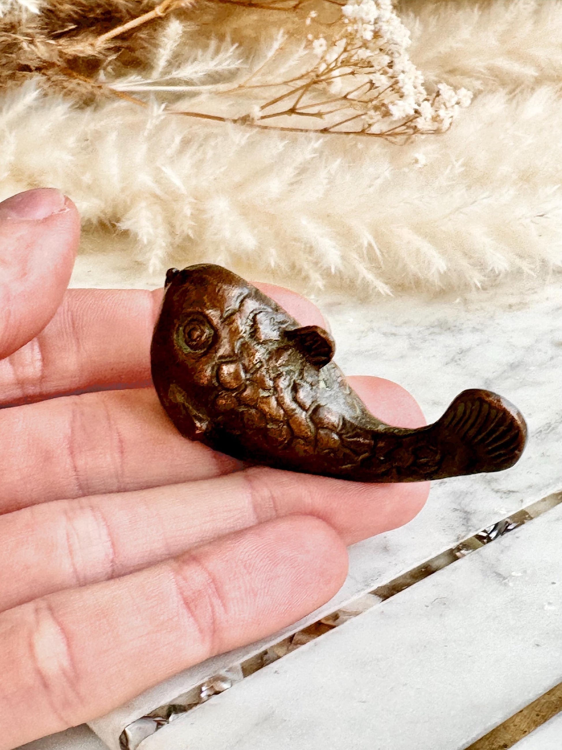 Bronze Fugu Pufferfish Pen Rest & Decorative Desk Ornament – Fine Figurine with Detailed Engraving