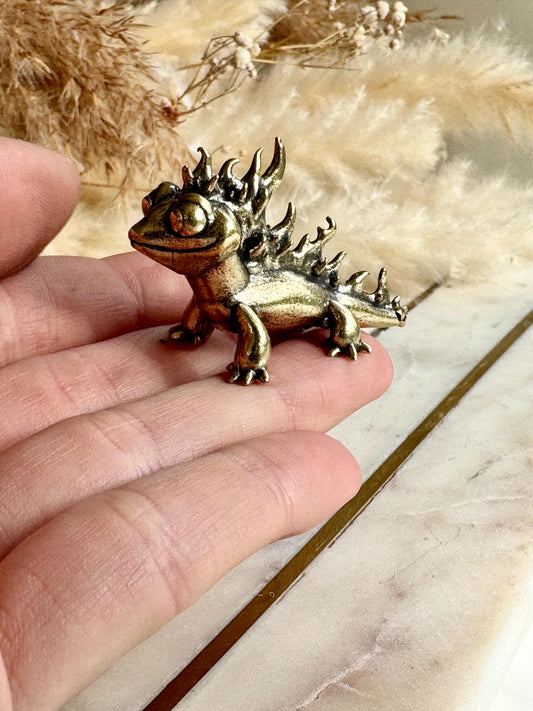 Lifelike solid brass fantasy lizard figurine, happy dragon-like reptile statuette, metal mythical creature ornament, chameleon figurine