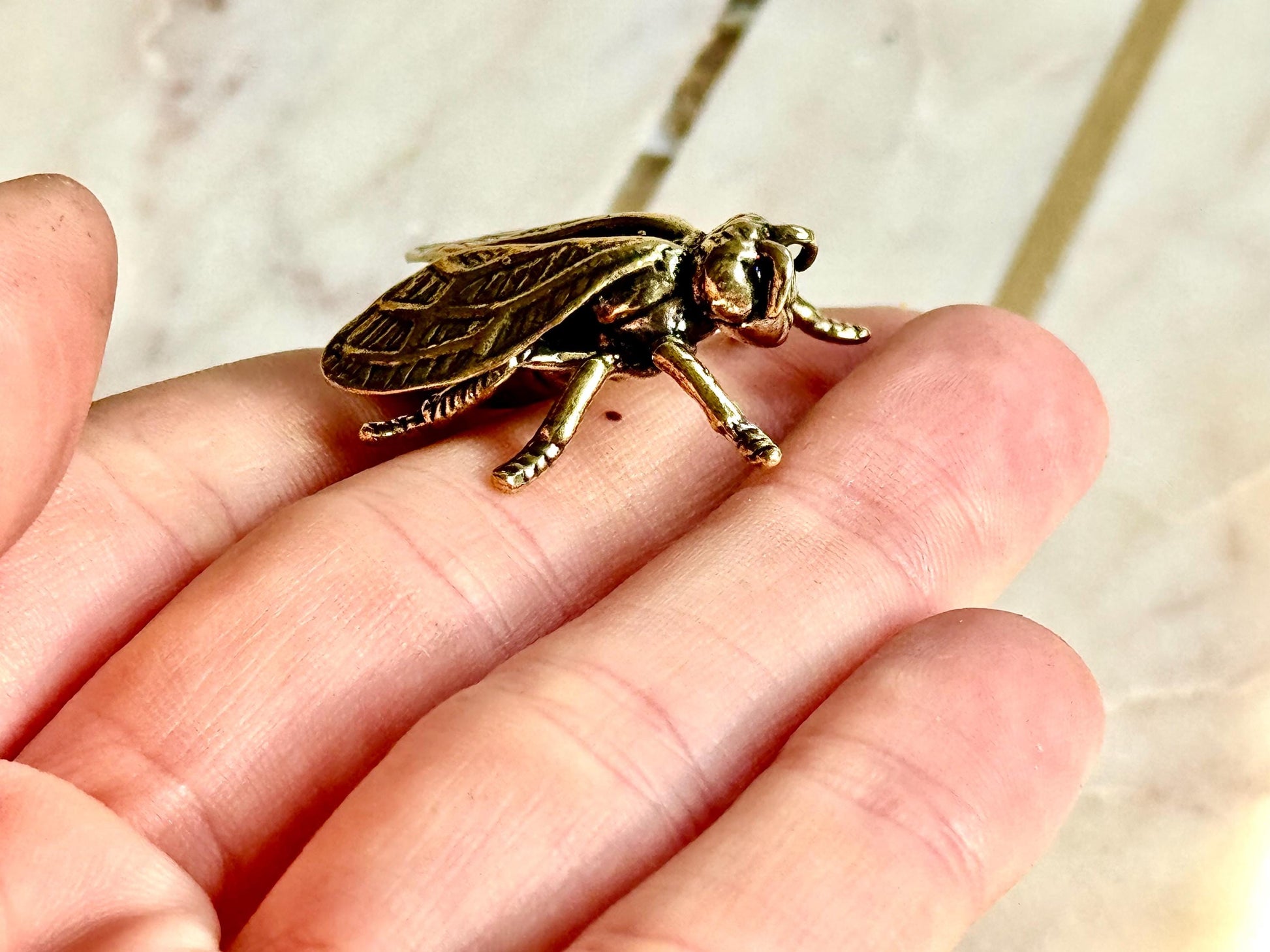 Solid brass bee figurine, realistic fly sculpture, metal insect ornament, detailed brass flying bug paperweight.