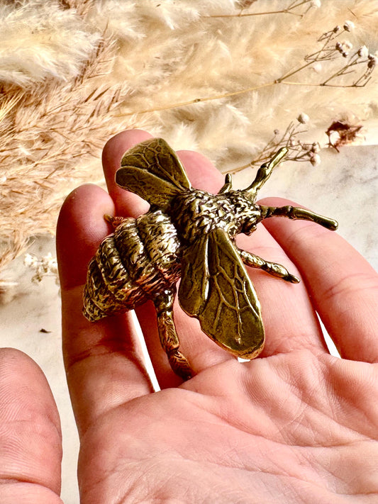 Solid brass bumblebee figurine, realistic bee sculpture, insect ornament, detailed brass garden pollinator paperweight.