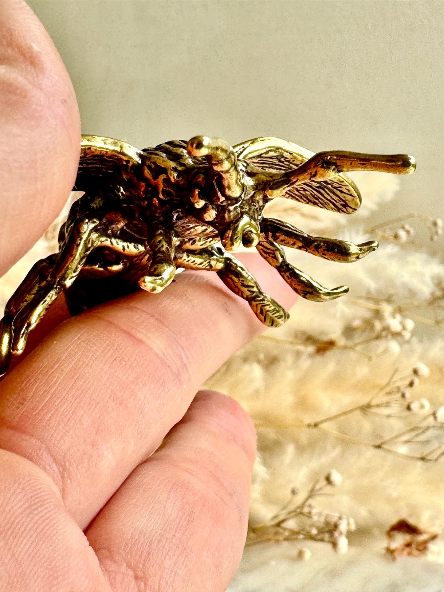Solid brass bumblebee figurine, realistic bee sculpture, insect ornament, detailed brass garden pollinator paperweight.