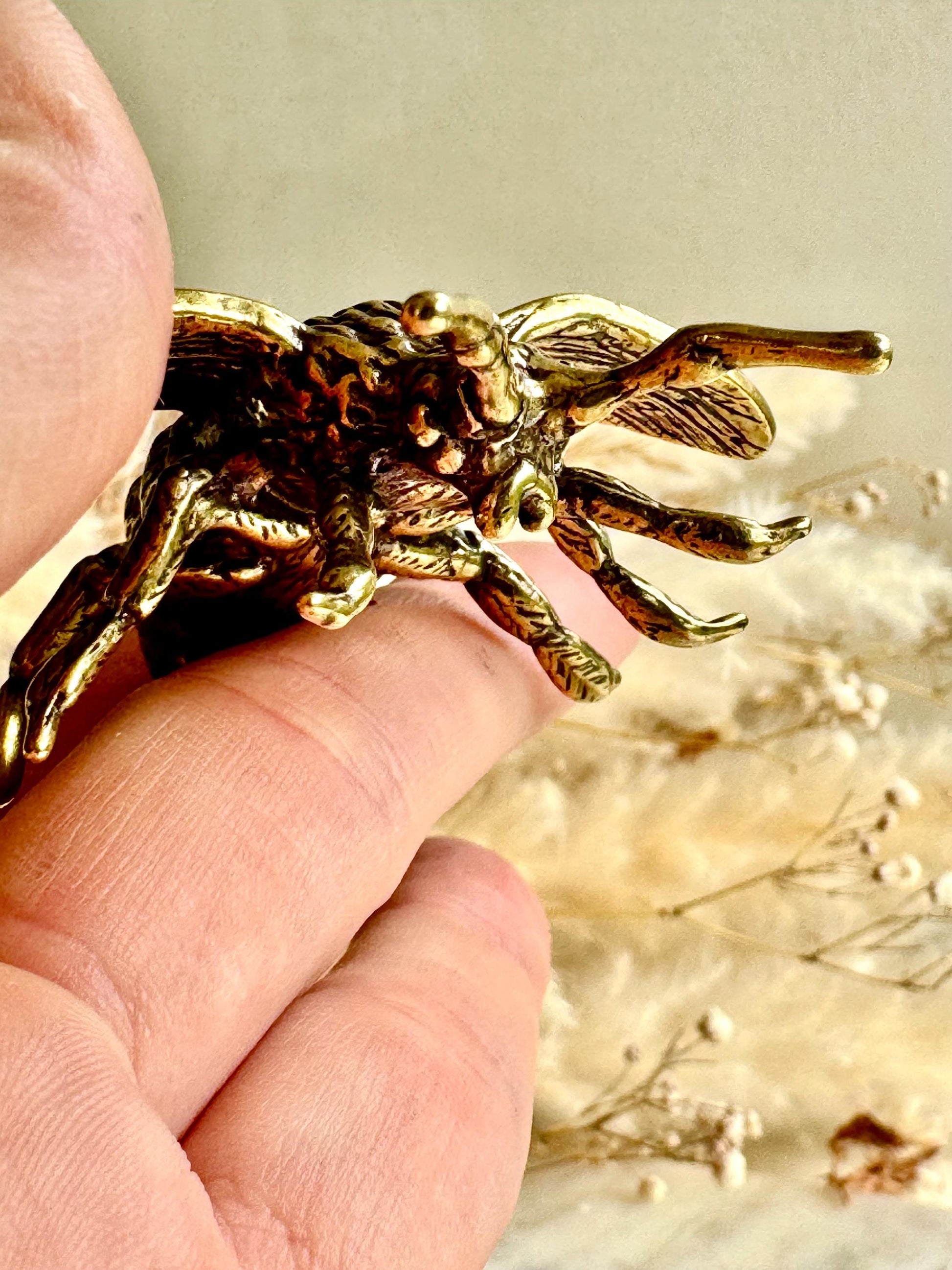 Solid brass bumblebee figurine, realistic bee sculpture, insect ornament, detailed brass garden pollinator paperweight.