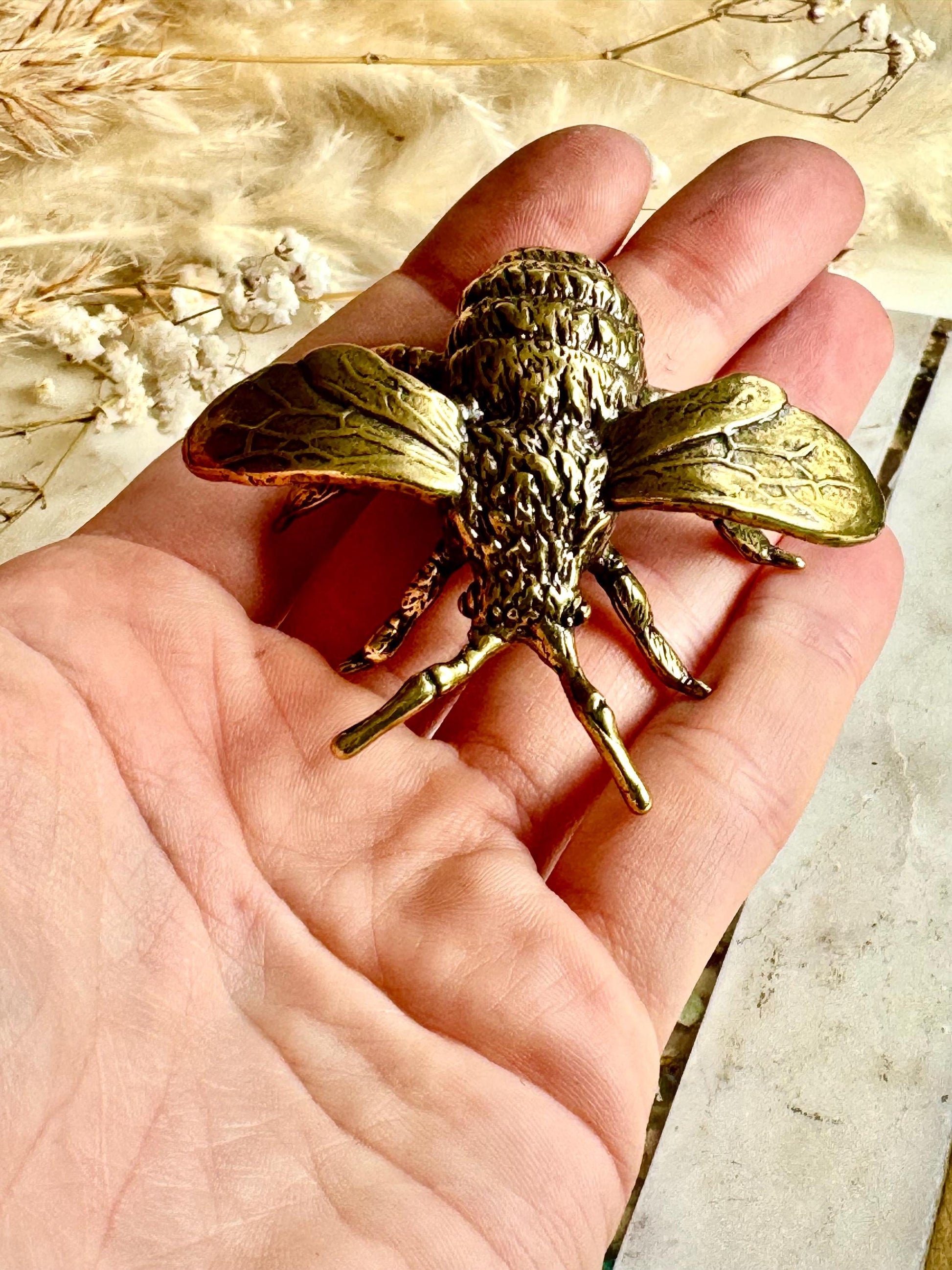Solid brass bumblebee figurine, realistic bee sculpture, insect ornament, detailed brass garden pollinator paperweight.