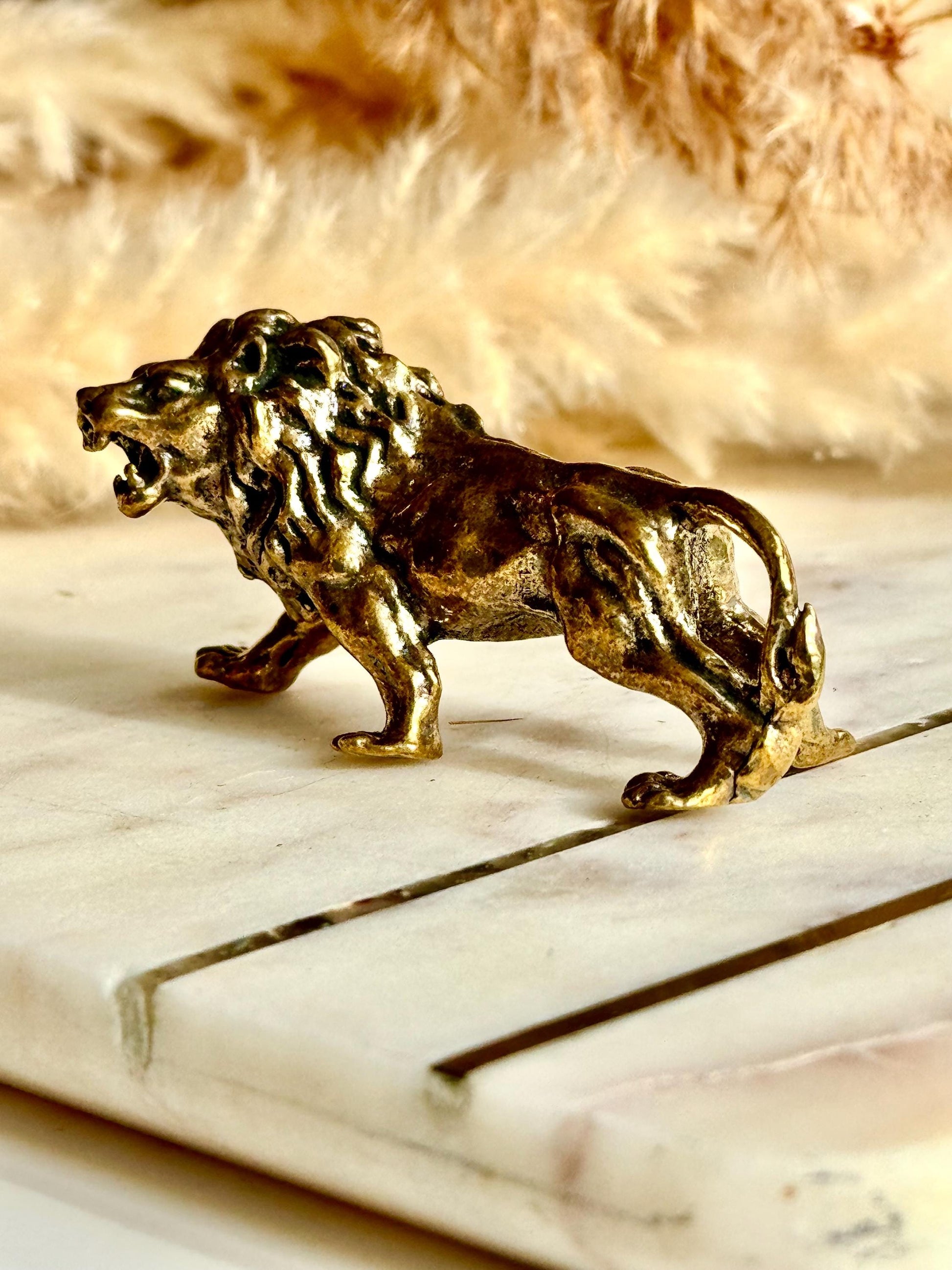 Vintage style roaring lion casting figurine, Antique Solid Brass Hand Carved Lion Statue, home decoration, collectible brass figurine