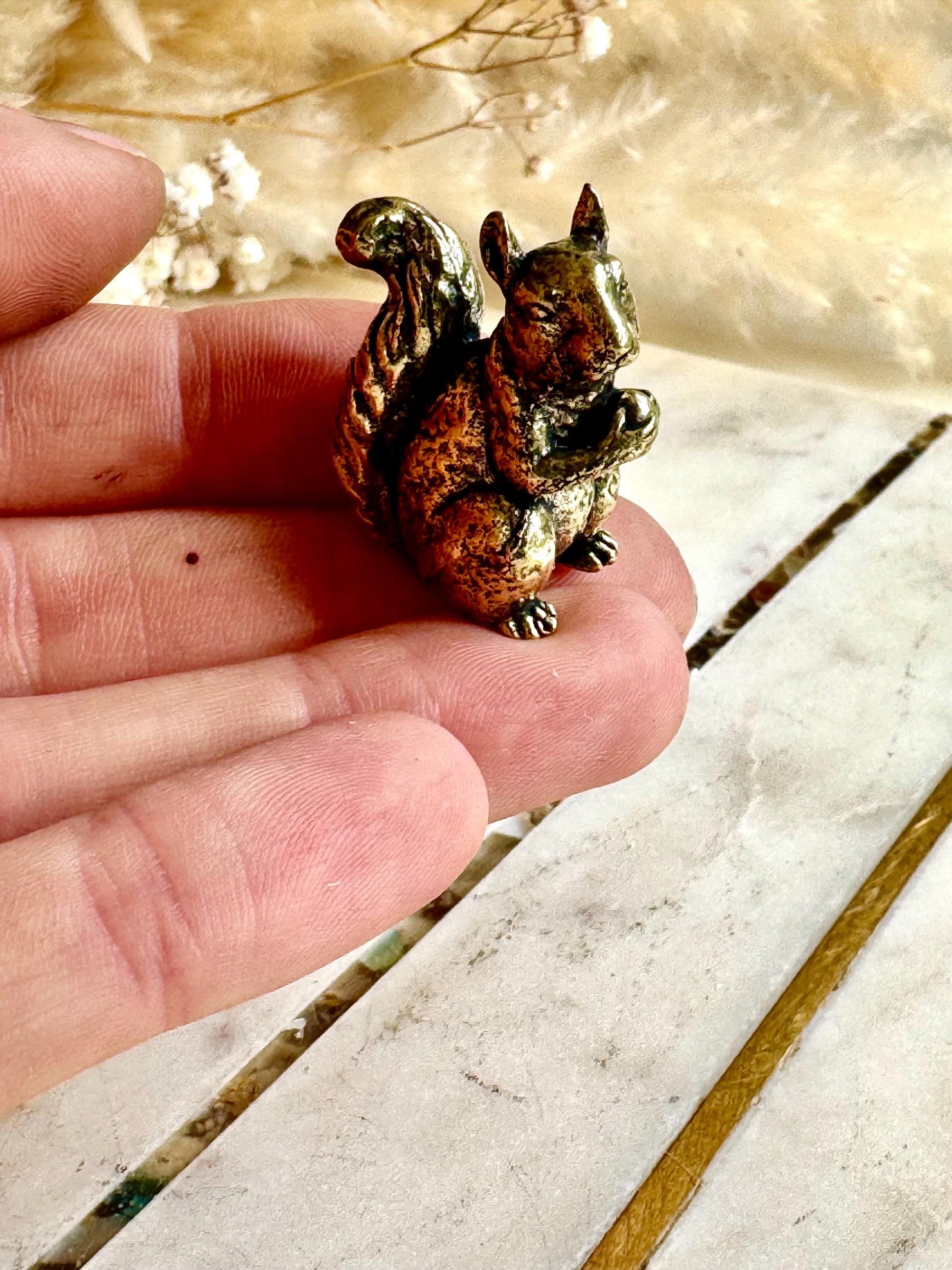 Solid brass figurine squirrel holding acorn, collectible brass ornament, beautiful decoration for tabletop