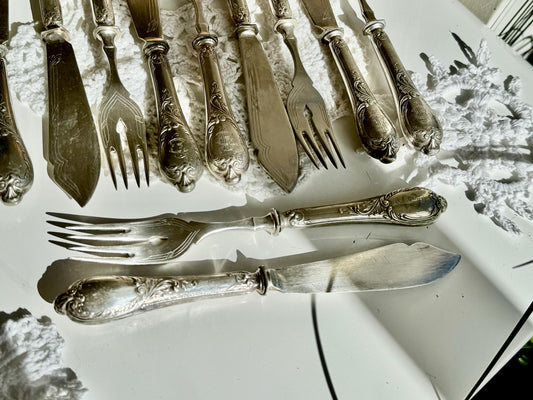 Antique English Silver-Plated Fish Cutlery Set – 12 Pieces, Ornate Engraving c. 1900 Fish Cutlery Silver Plated Floral Scrollwork Design