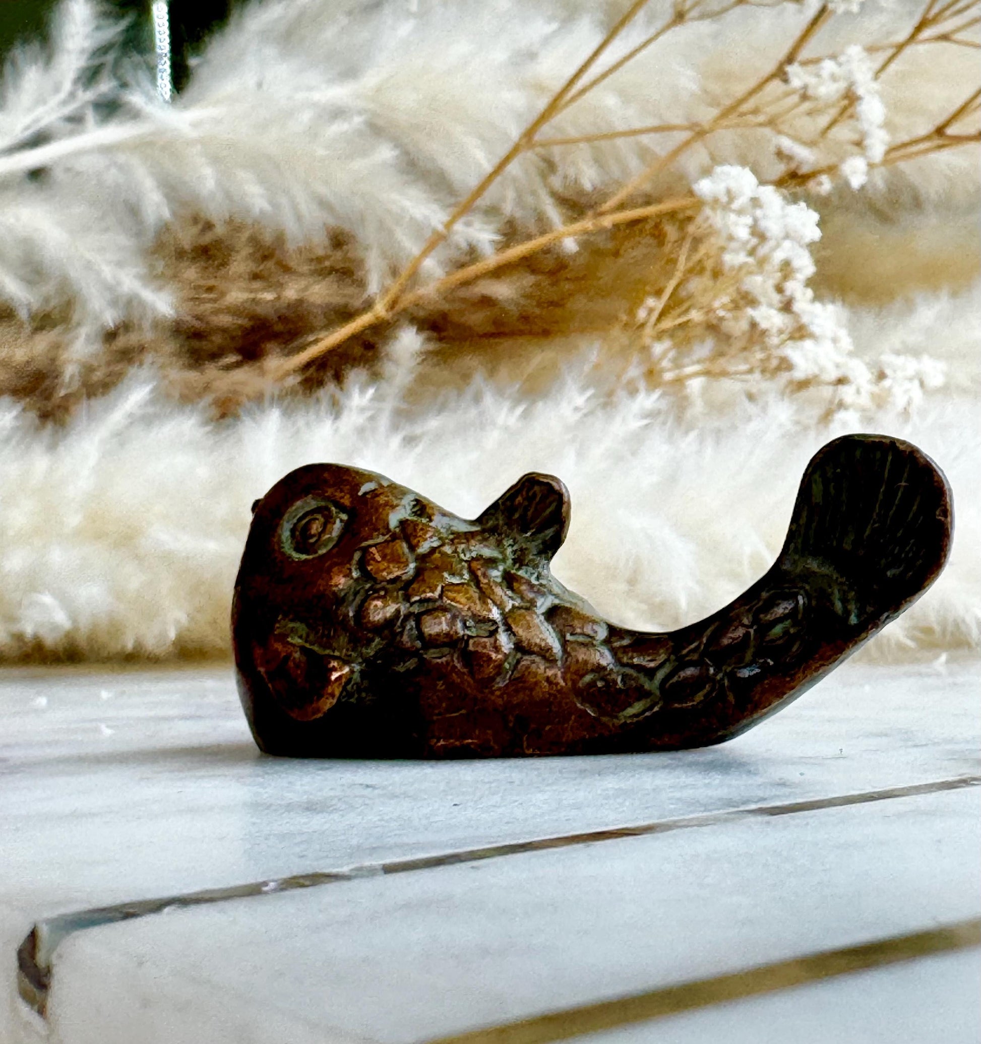 Bronze Fugu Pufferfish Pen Rest & Decorative Desk Ornament – Fine Figurine with Detailed Engraving