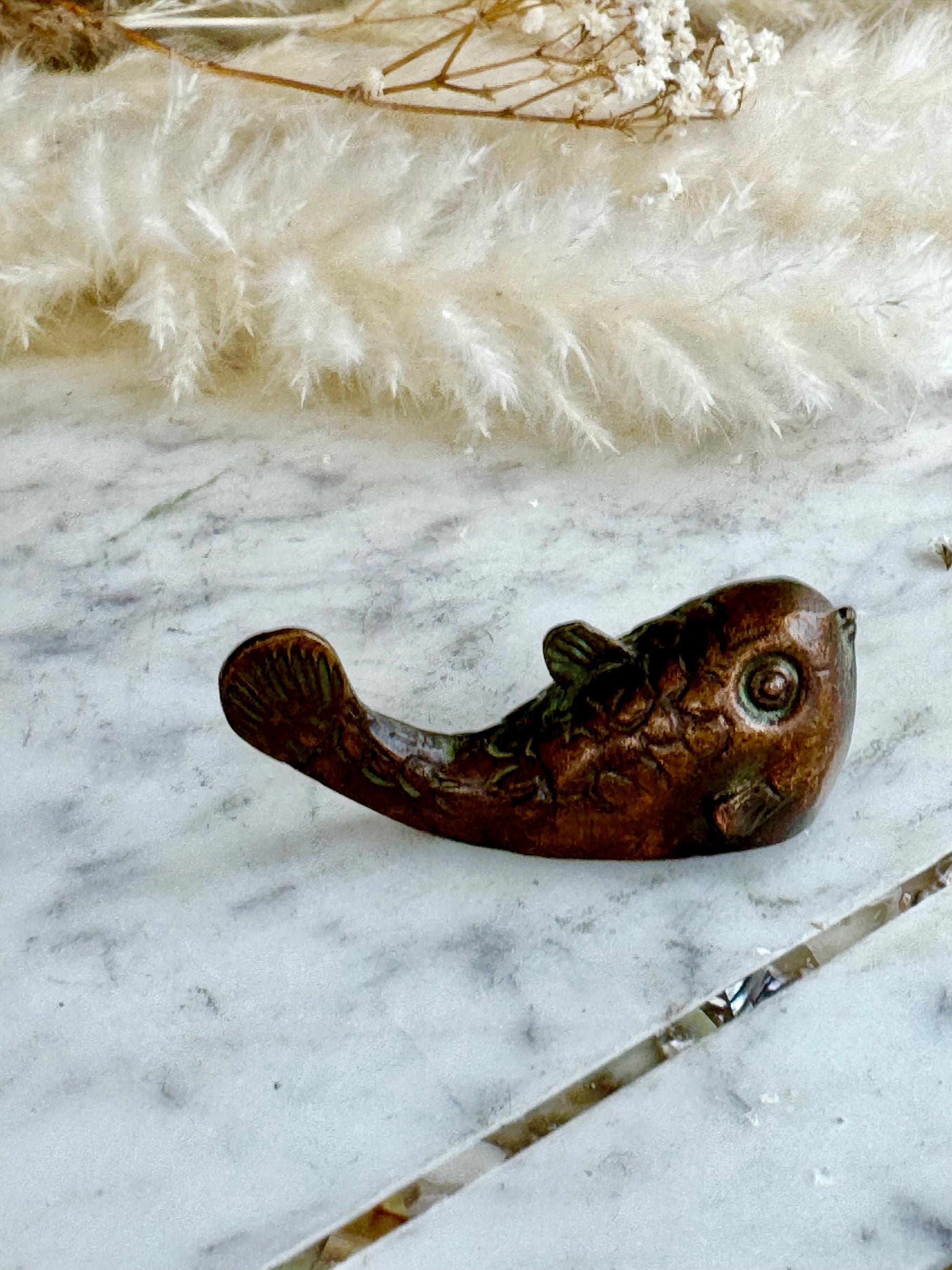 Bronze Fugu Pufferfish Pen Rest & Decorative Desk Ornament – Fine Figurine with Detailed Engraving