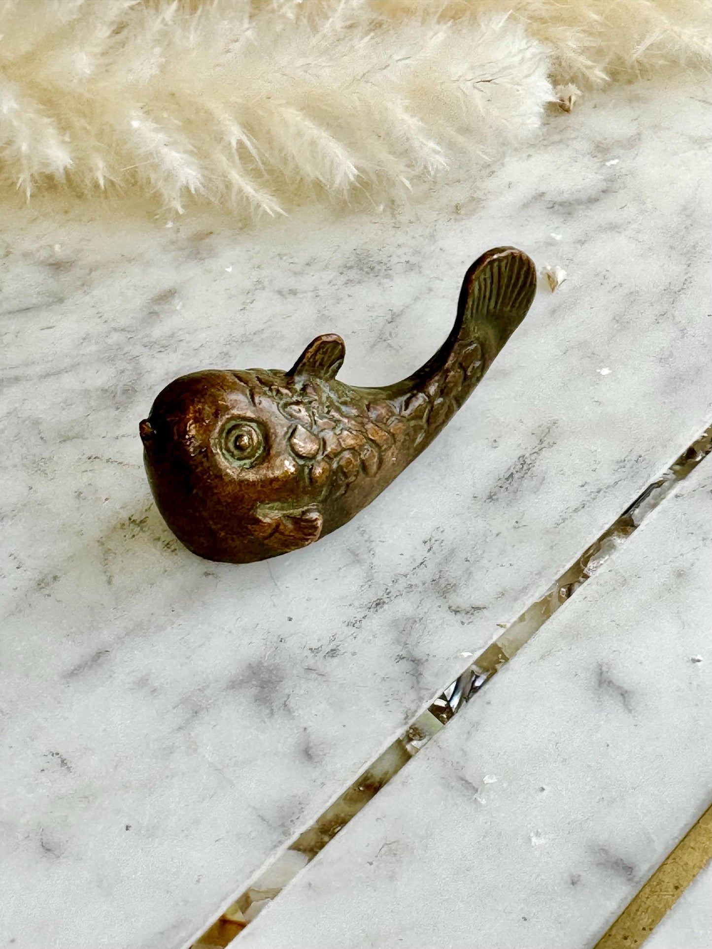 Bronze Fugu Pufferfish Pen Rest & Decorative Desk Ornament – Fine Figurine with Detailed Engraving