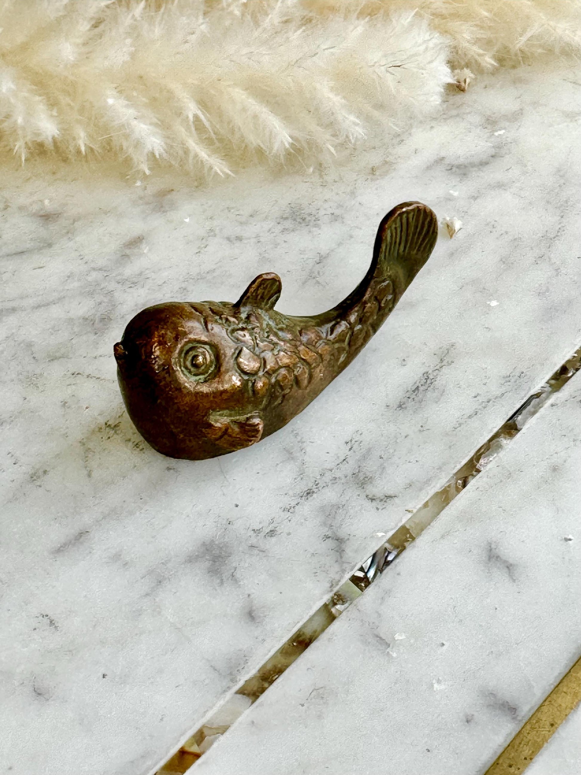 Bronze Fugu Pufferfish Pen Rest & Decorative Desk Ornament – Fine Figurine with Detailed Engraving