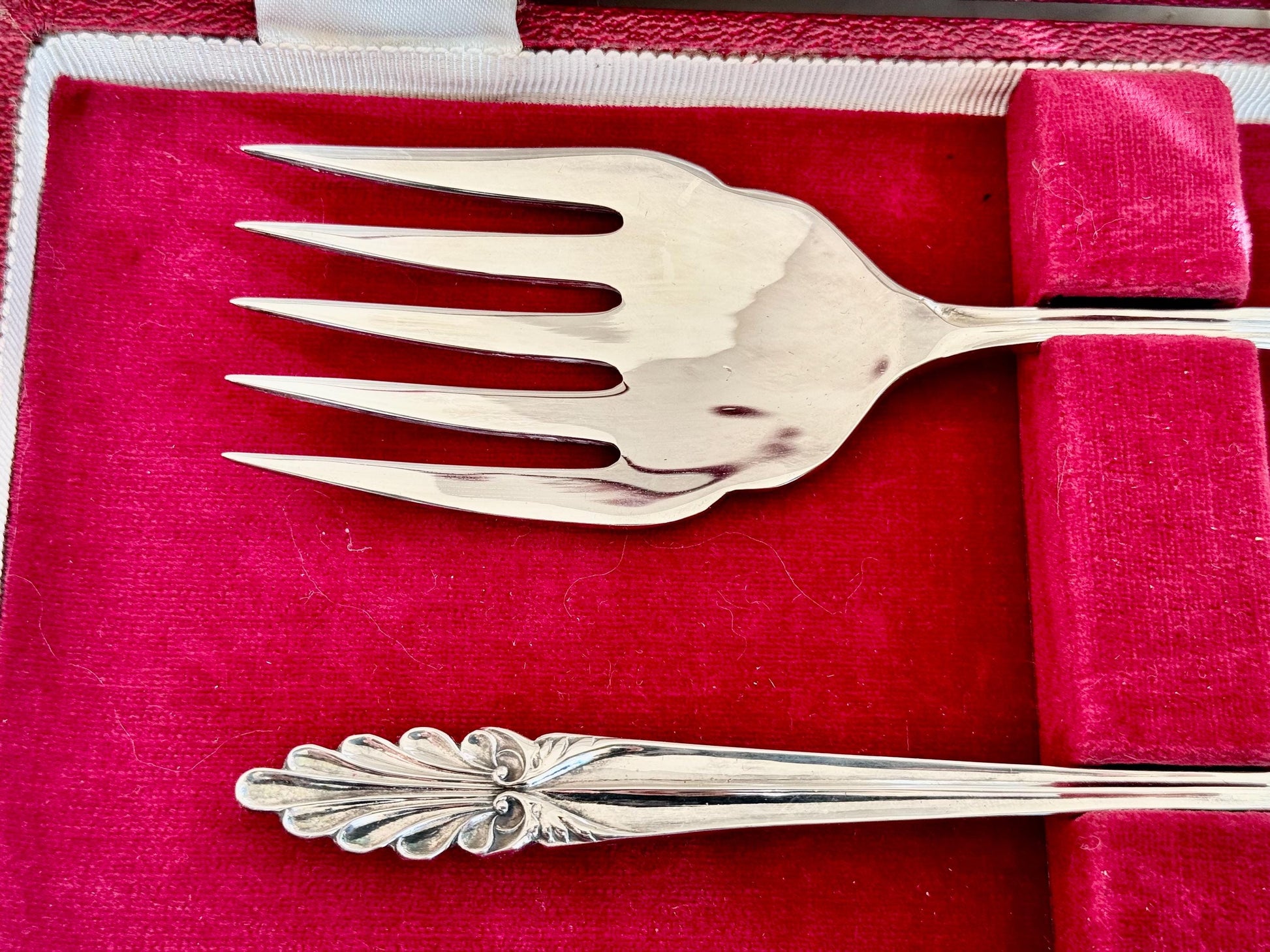 Elegant Vintage EPNS Silver-Plated Fish Serving Set in Red Velvet Presentation Case