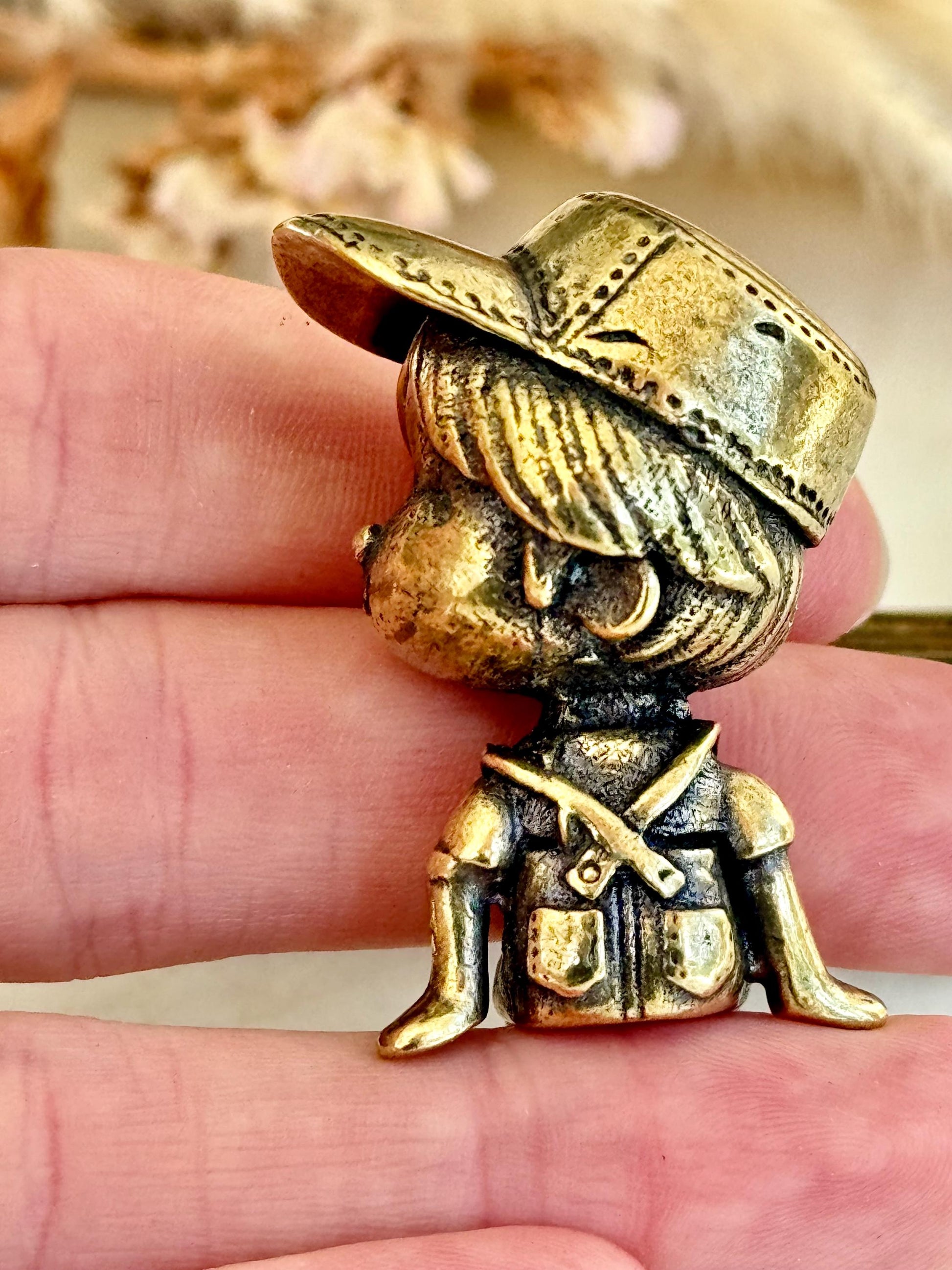 Solid Brass Figurine of Boy and Girl on Bench – Romantic Miniature Sculpture with Cap and Teddy Bear, Vintage-Inspired Gift