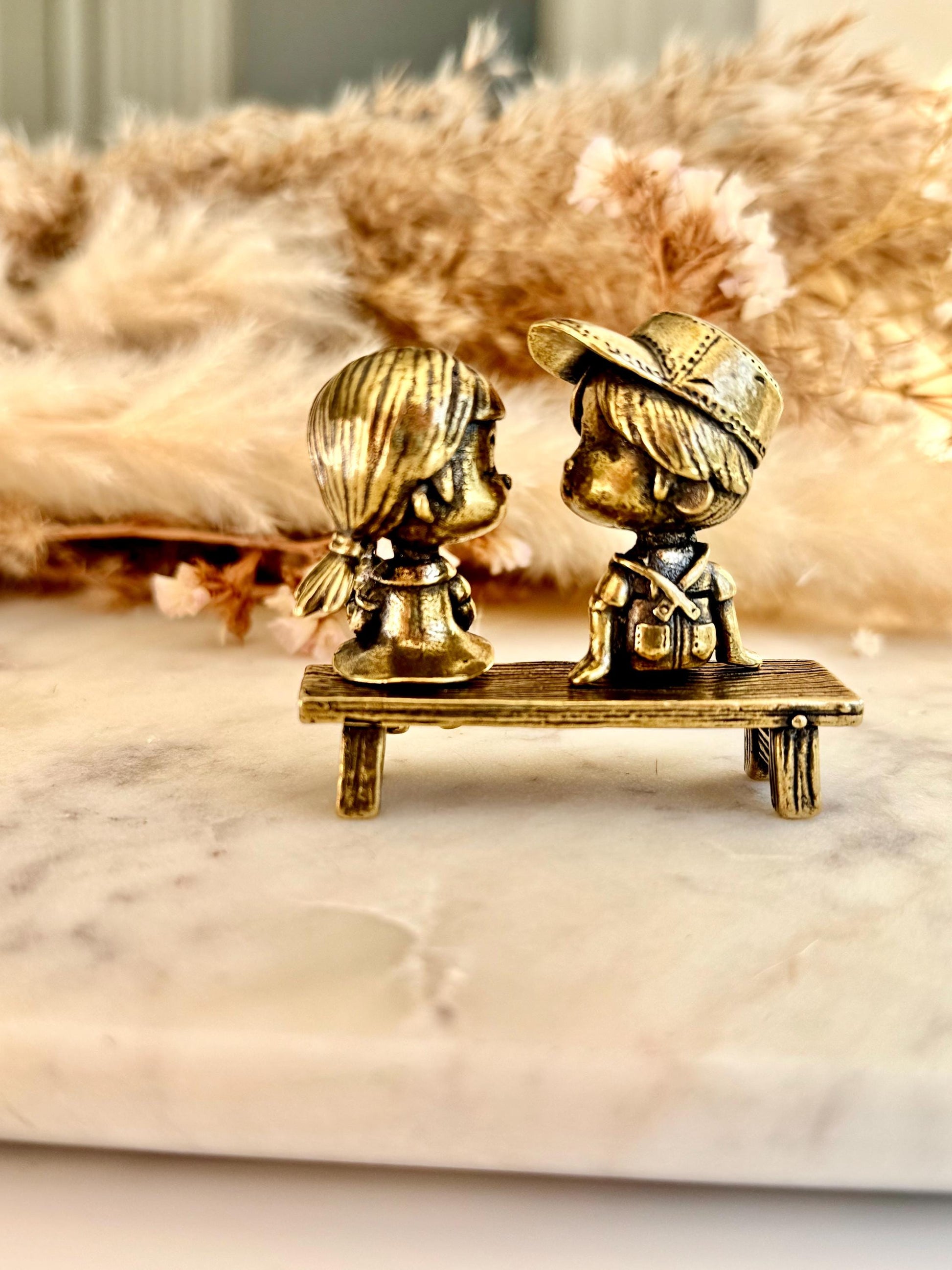 Solid Brass Figurine of Boy and Girl on Bench – Romantic Miniature Sculpture with Cap and Teddy Bear, Vintage-Inspired Gift