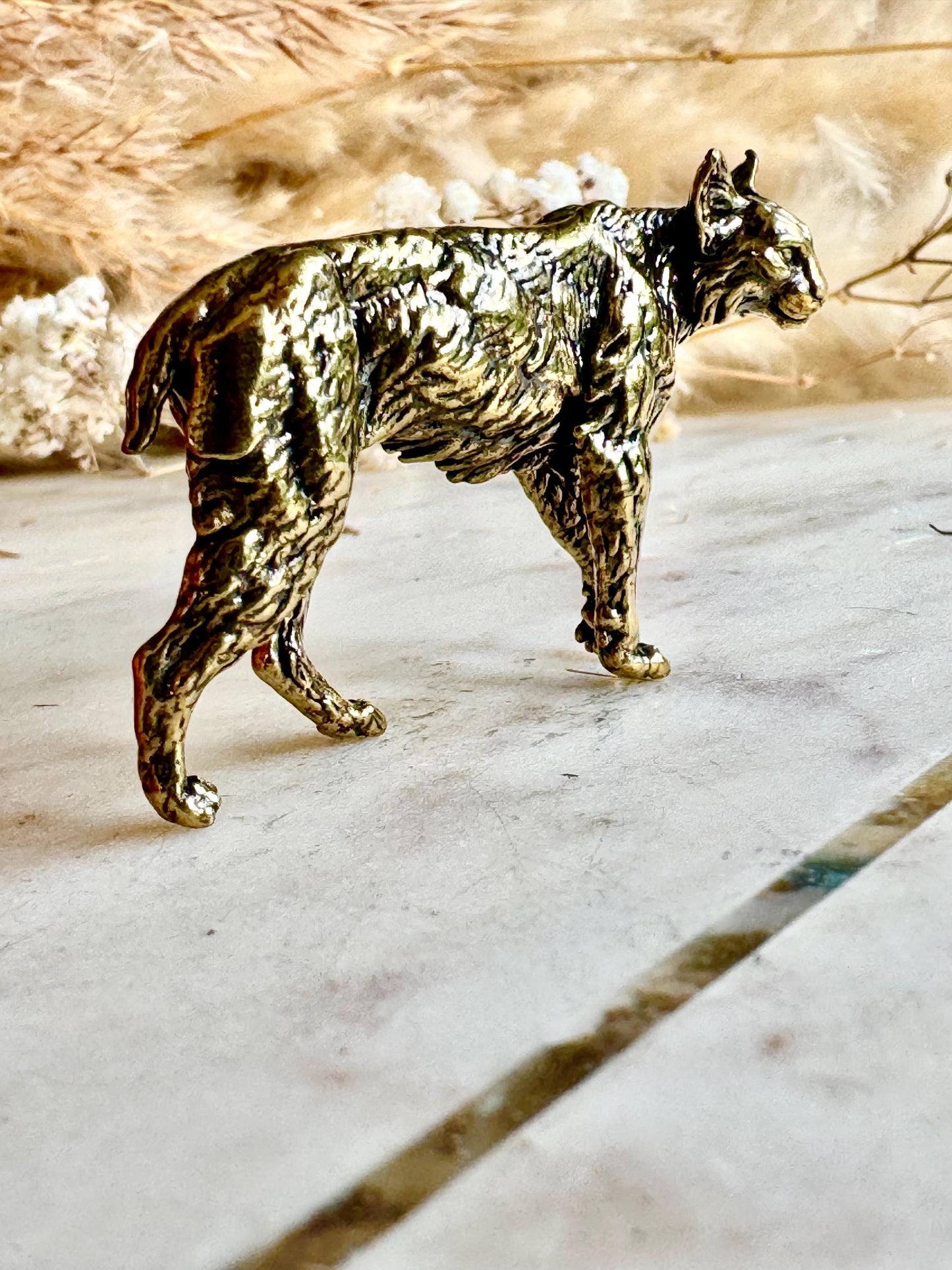 Miniature Brass Lynx Figurine – Detailed Wild Forest Cat Sculpture in Solid Brass