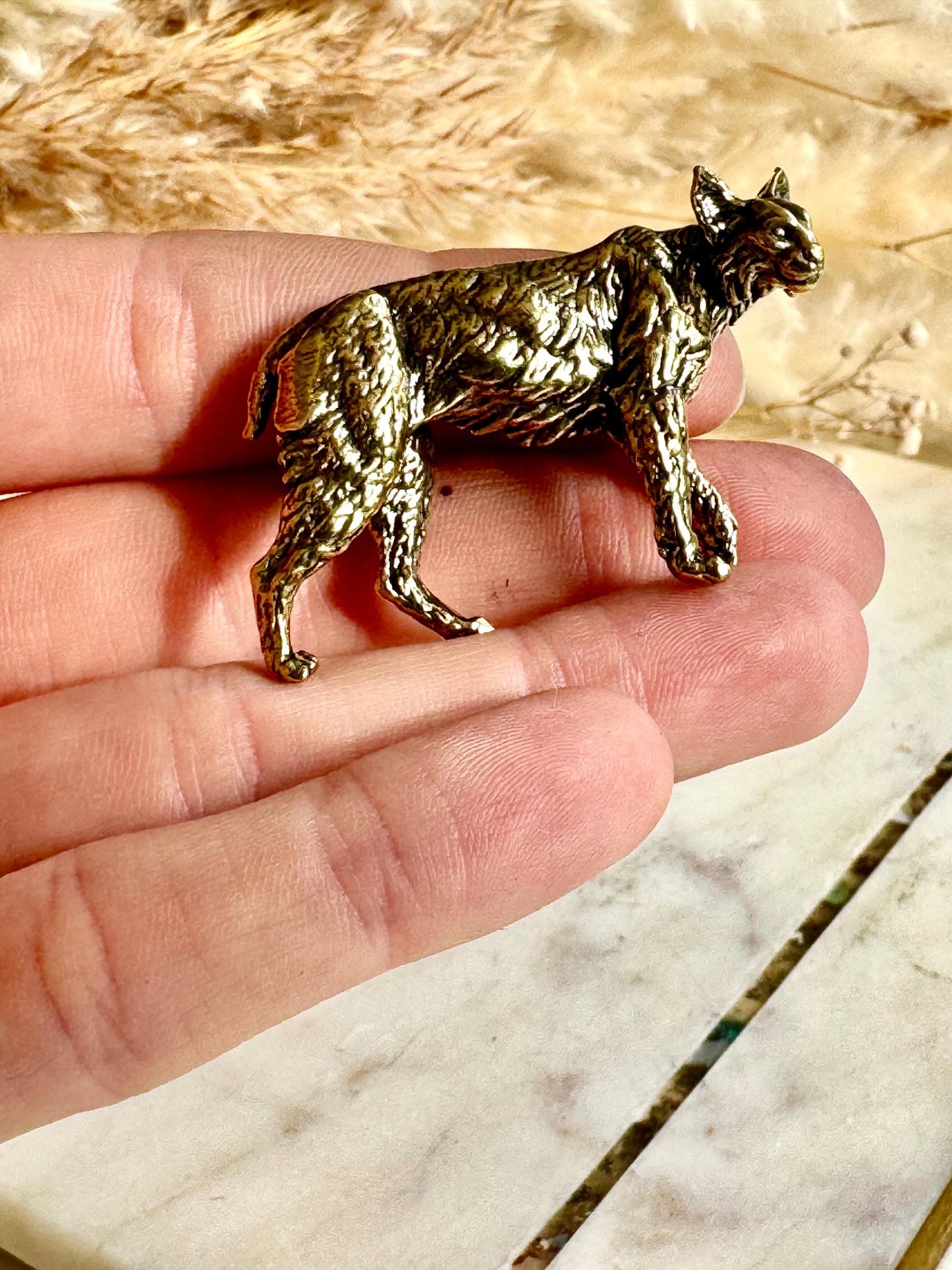 Miniature Brass Lynx Figurine – Detailed Wild Forest Cat Sculpture in Solid Brass