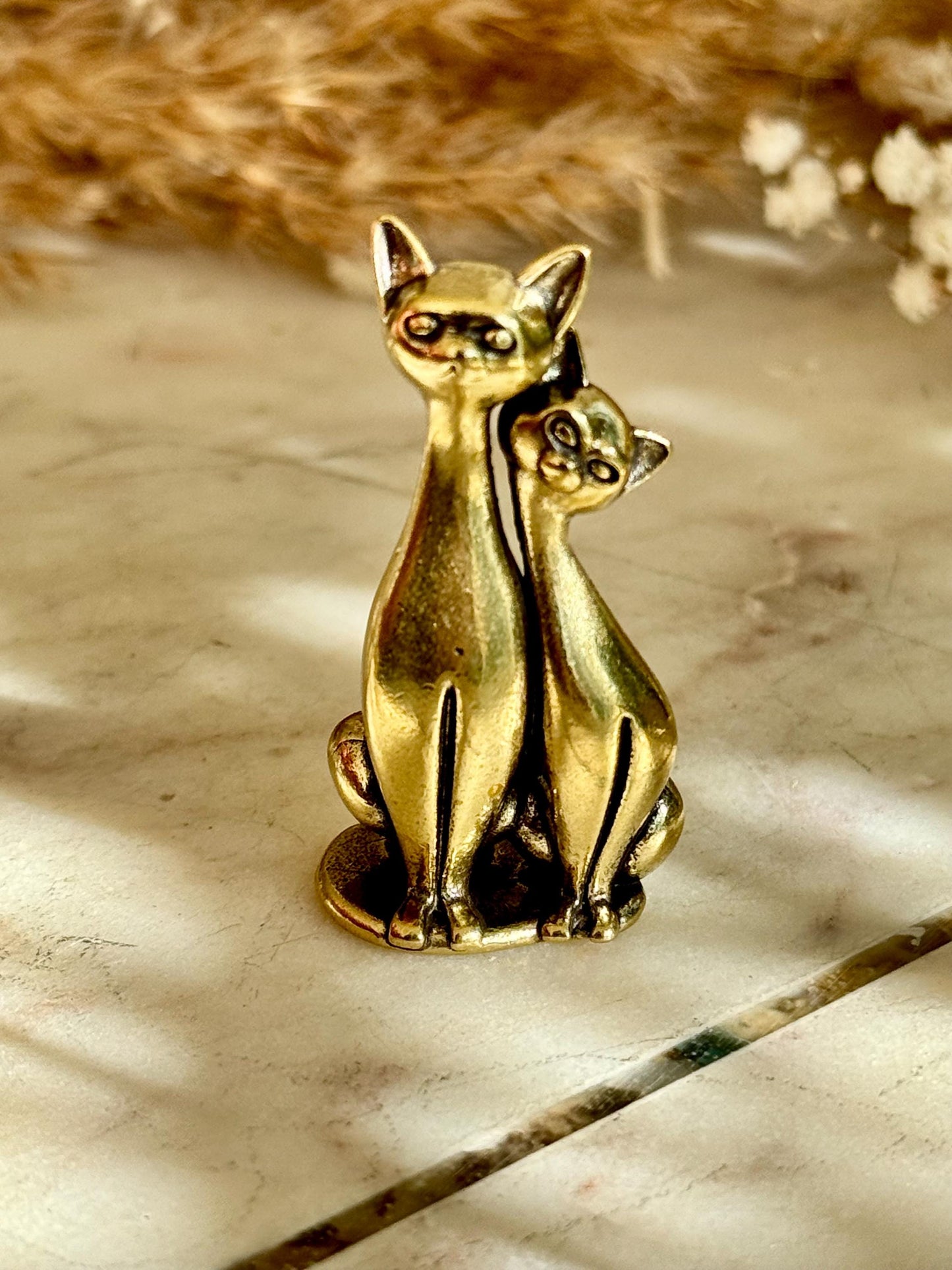 Solid Brass Siamese Cat Pair Figurine – Minimalist Gold-Tone Home Decor Sculpture, Thoughtful gift for a cat lover