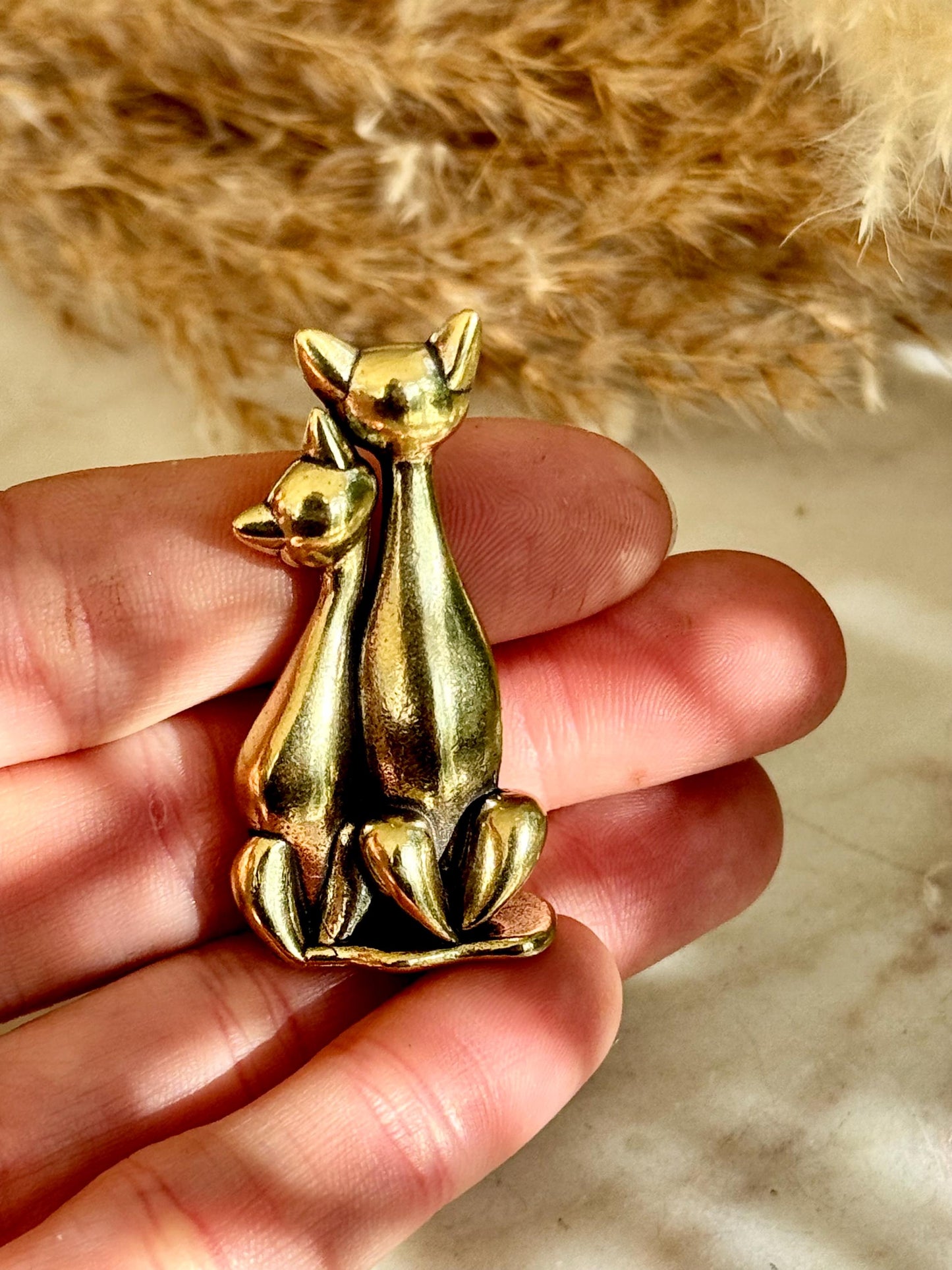Solid Brass Siamese Cat Pair Figurine – Minimalist Gold-Tone Home Decor Sculpture, Thoughtful gift for a cat lover