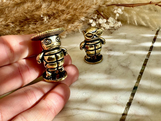 Mini Brass Ninja Turtle Figurine – Animal Shelf Decor Brass Turtle Figurine with Hat – Quirky Ninja Turtle Ornamen
