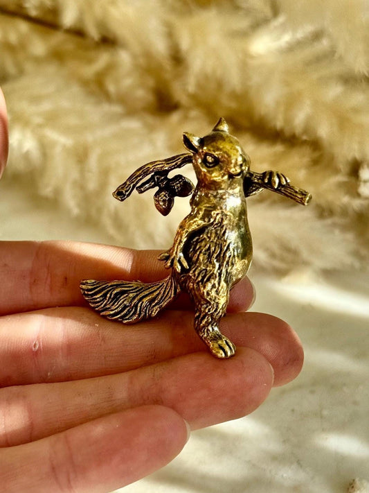 Solid brass figurine squirrel holding acorn, collectible brass ornament, beautiful decoration for tabletop