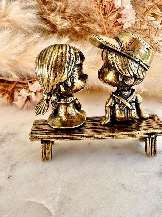 Solid Brass Figurine of Boy and Girl on Bench – Romantic Miniature Sculpture with Cap and Teddy Bear, Vintage-Inspired Gift