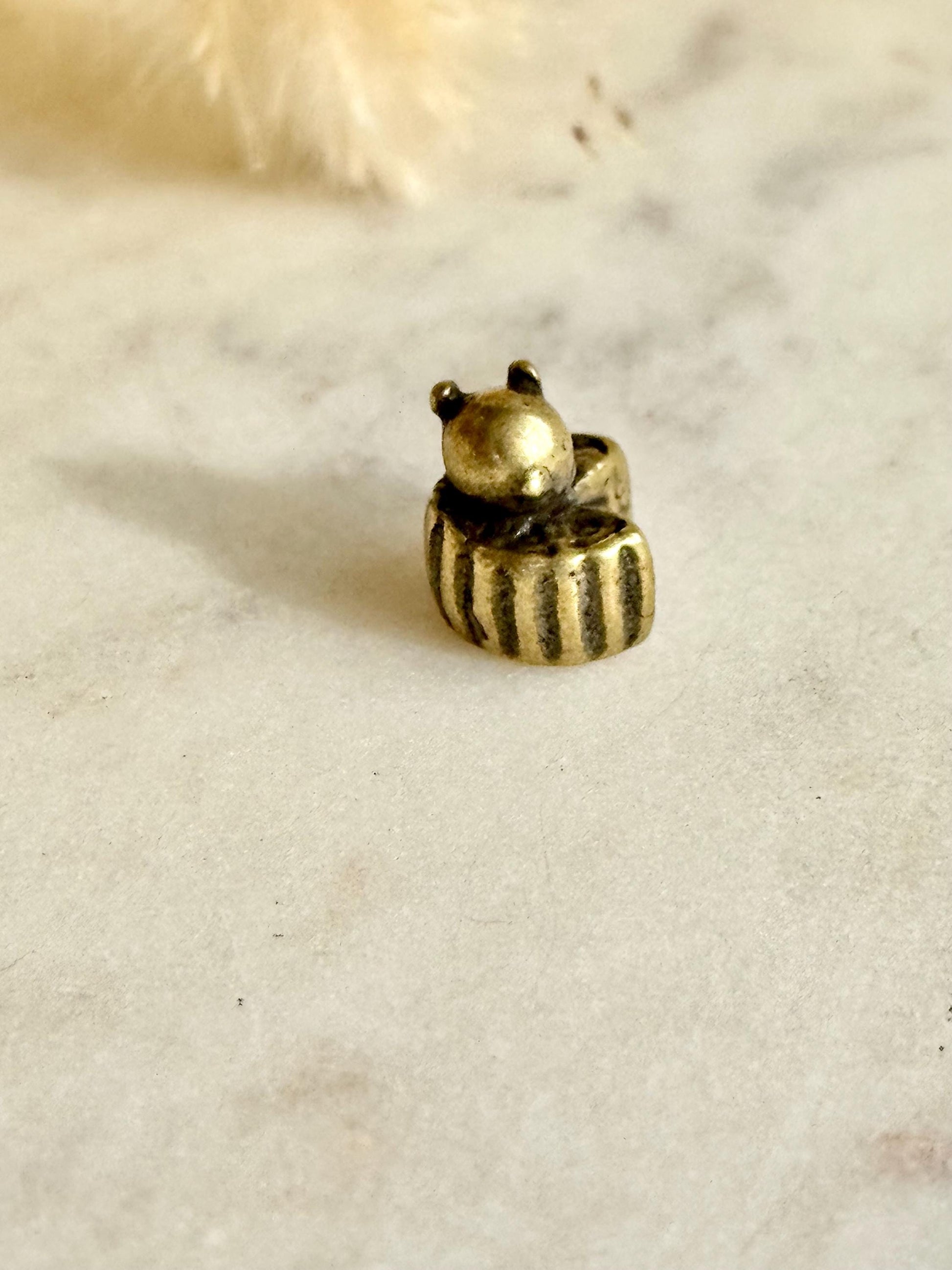 Miniature Brass Mouse with Cheese – Tiny Figurine of Mouse Holding Cheese Wheel – Good Luck Totem or Desk Decor