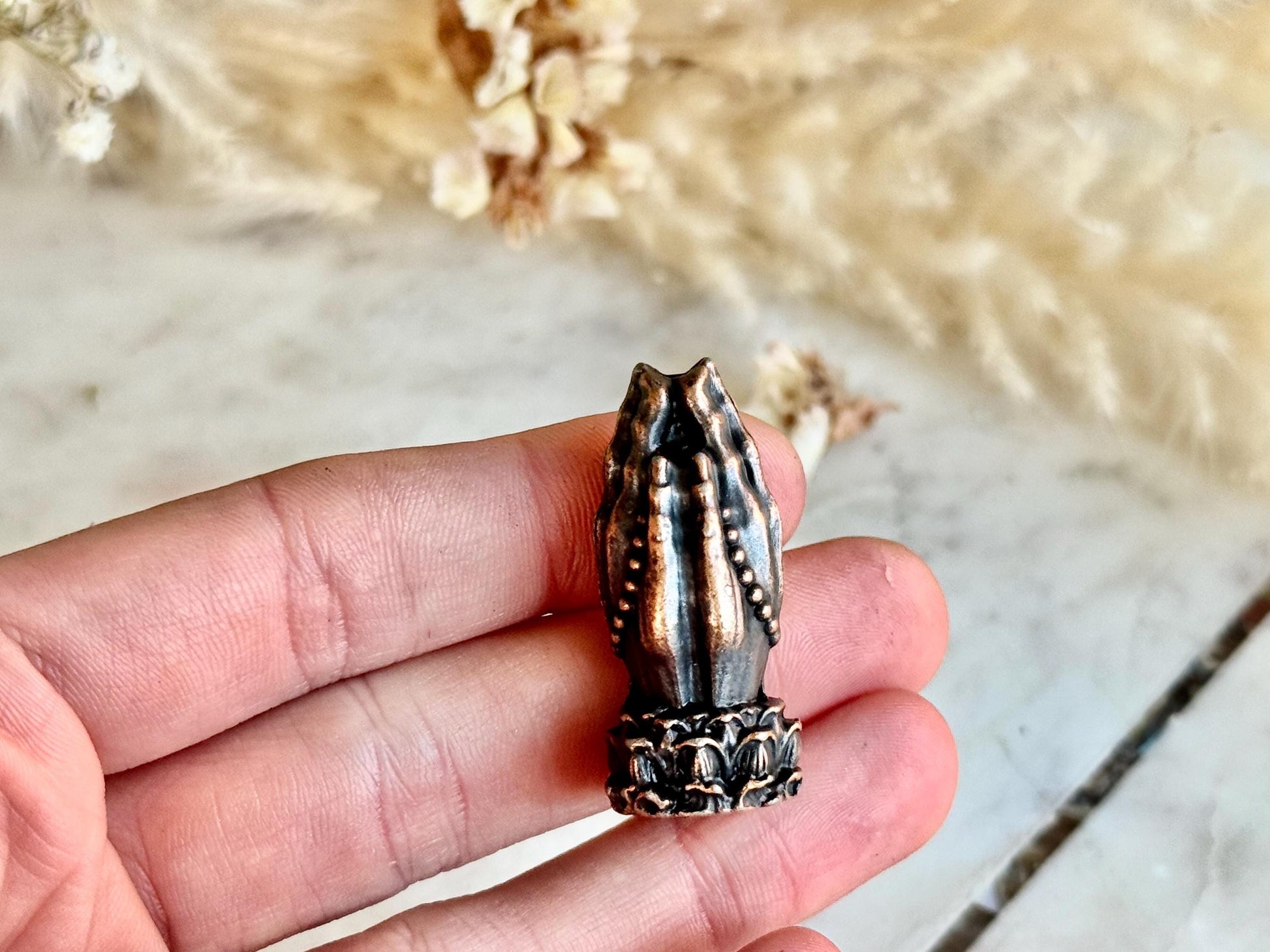 Miniature Brass Incense Holder – Praying Hands with Rosary Beads – Gothic Home Altar Decor or Witchy Keepsake Vessel