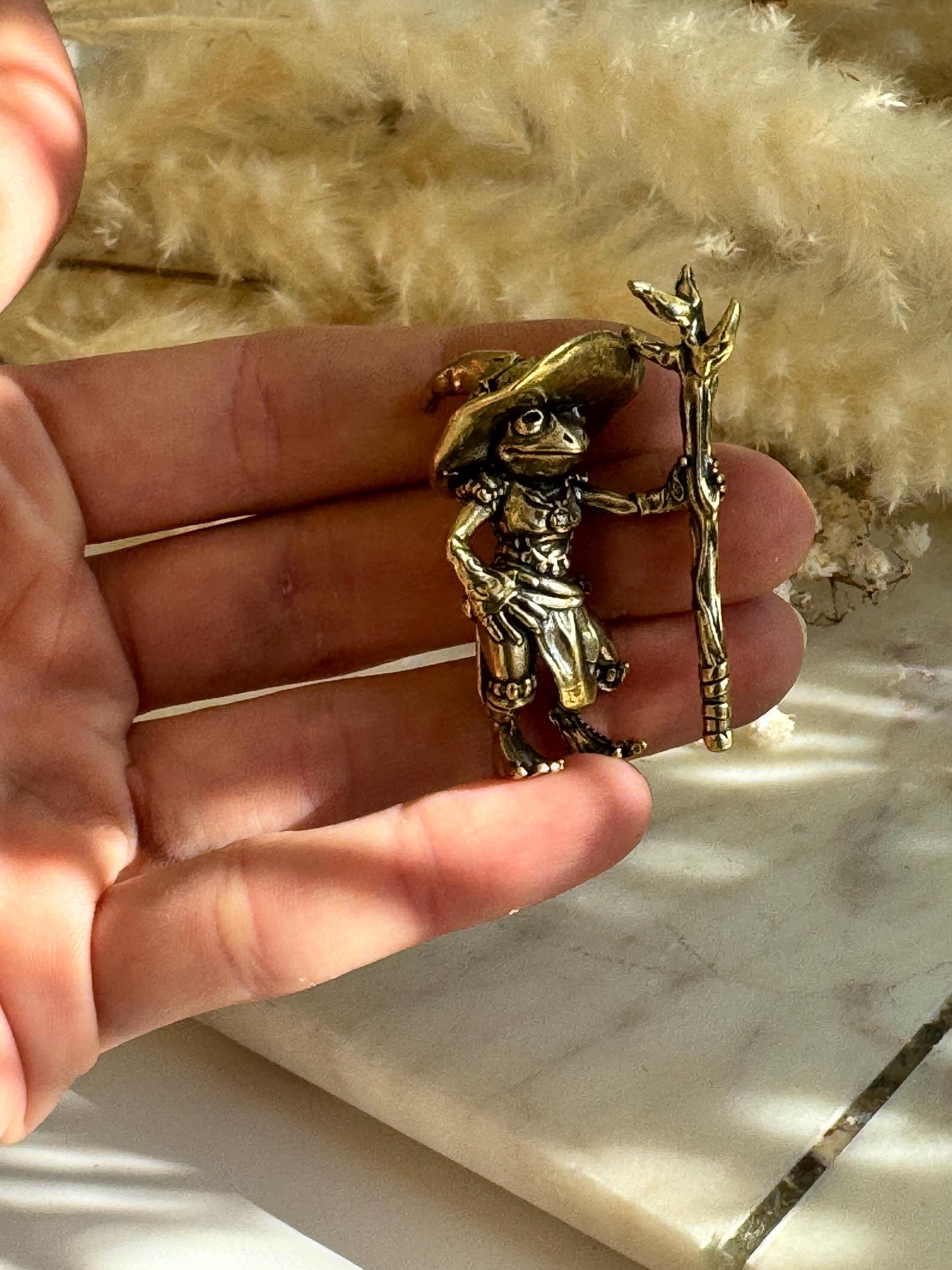 Miniature Brass Frog Wizard Figurine – Fantasy Toad Mage with Staff and Hat, Whimsical Frog Sculpture