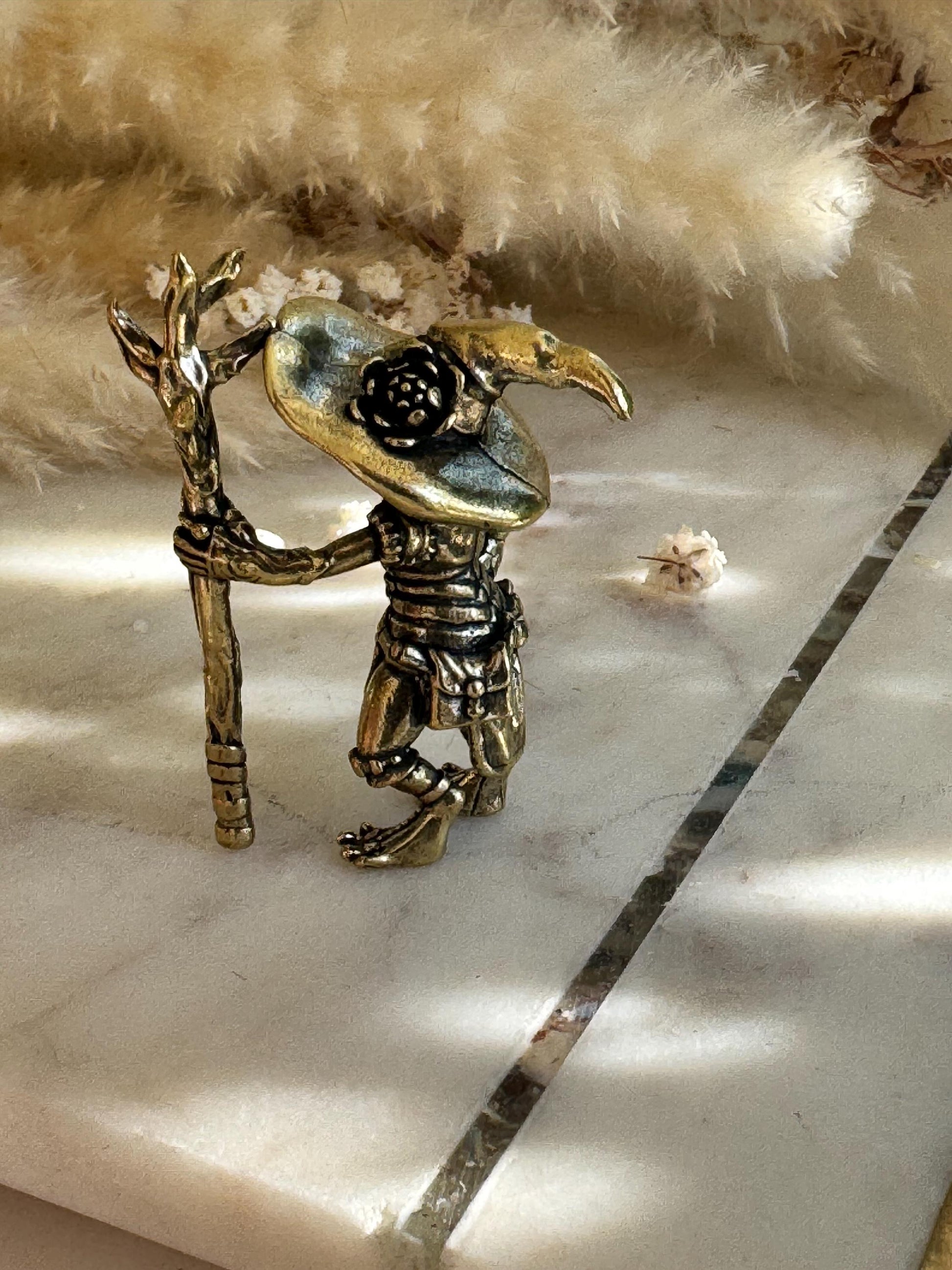 Miniature Brass Frog Wizard Figurine – Fantasy Toad Mage with Staff and Hat, Whimsical Frog Sculpture