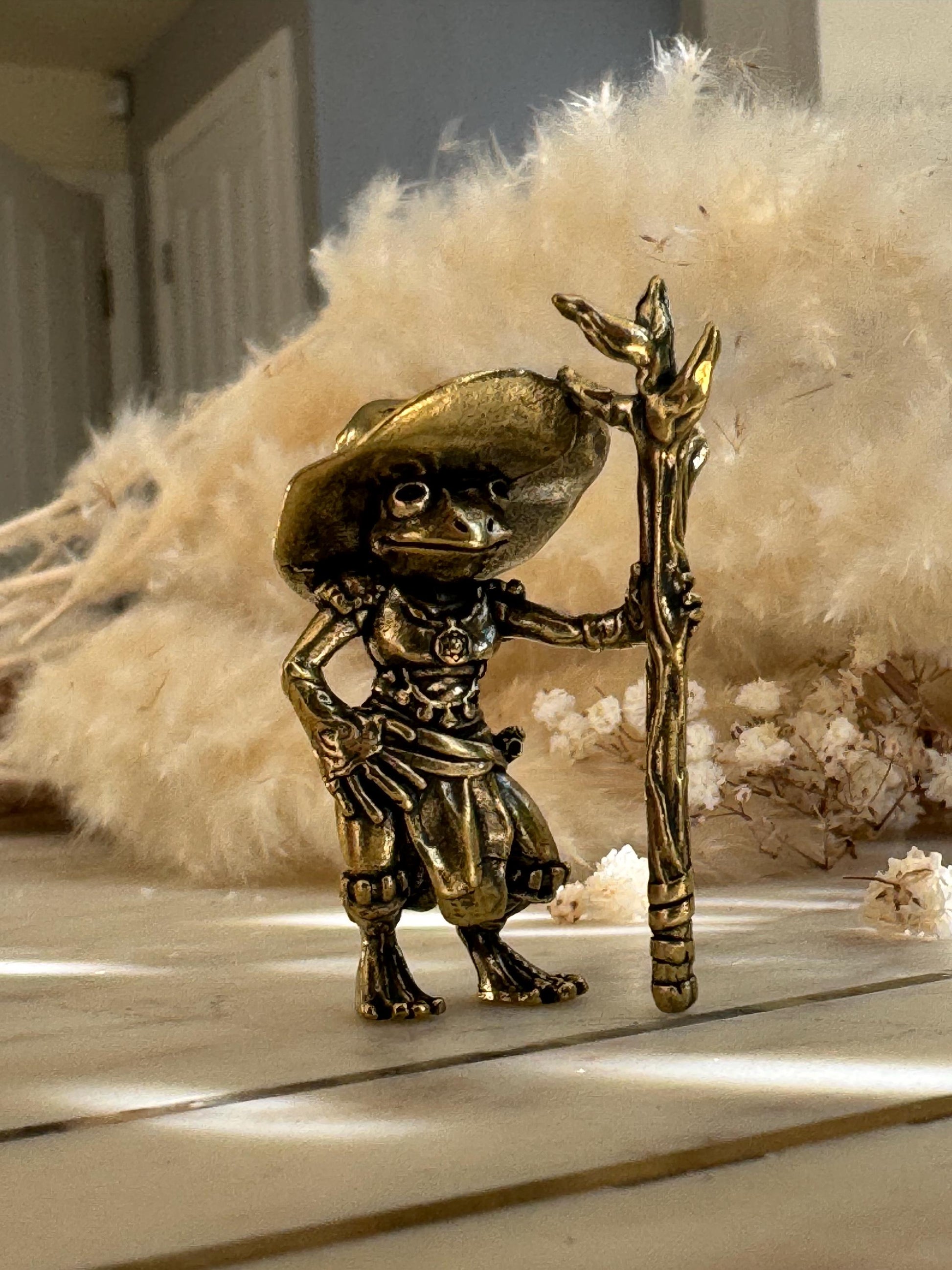 Miniature Brass Frog Wizard Figurine – Fantasy Toad Mage with Staff and Hat, Whimsical Frog Sculpture