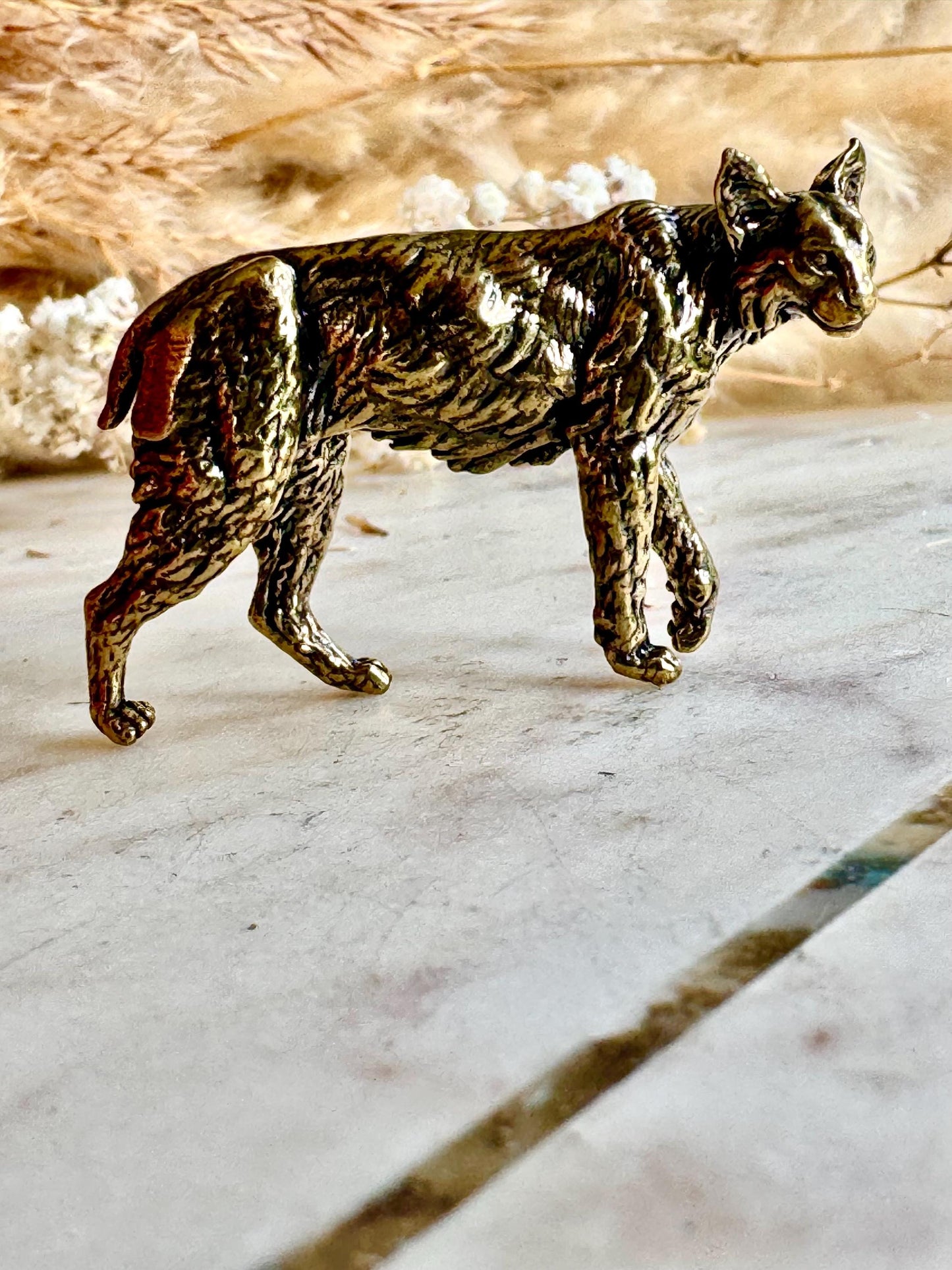 Miniature Brass Lynx Figurine – Detailed Wild Forest Cat Sculpture in Solid Brass