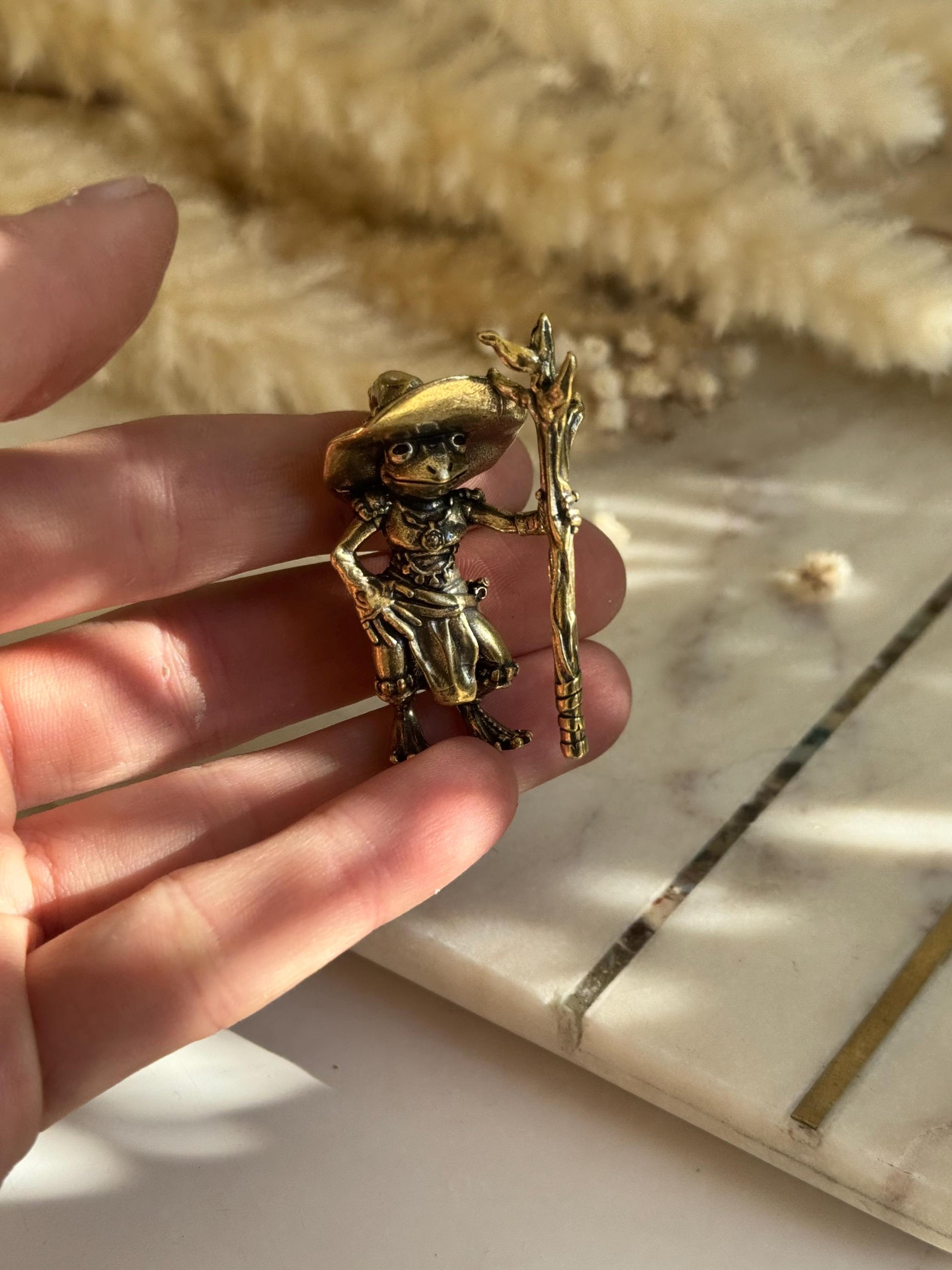 Miniature Brass Frog Wizard Figurine – Fantasy Toad Mage with Staff and Hat, Whimsical Frog Sculpture