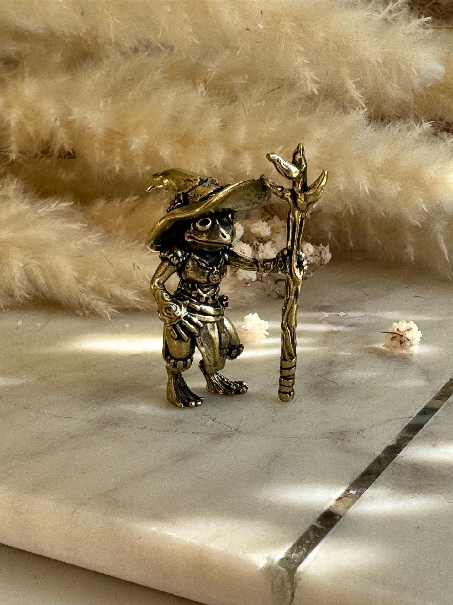 Miniature Brass Frog Wizard Figurine – Fantasy Toad Mage with Staff and Hat, Whimsical Frog Sculpture
