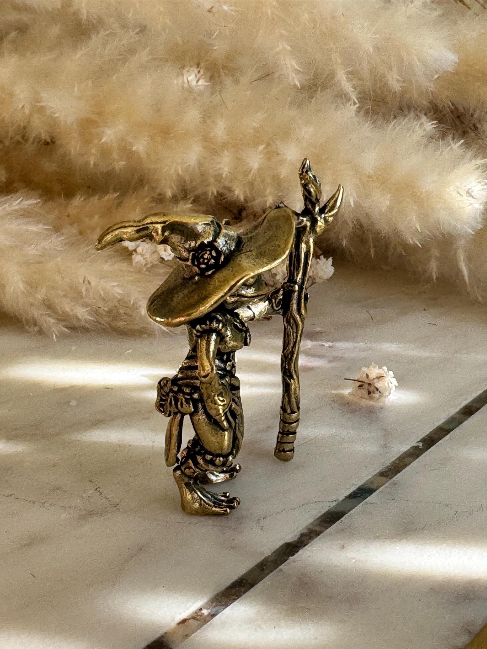 Miniature Brass Frog Wizard Figurine – Fantasy Toad Mage with Staff and Hat, Whimsical Frog Sculpture