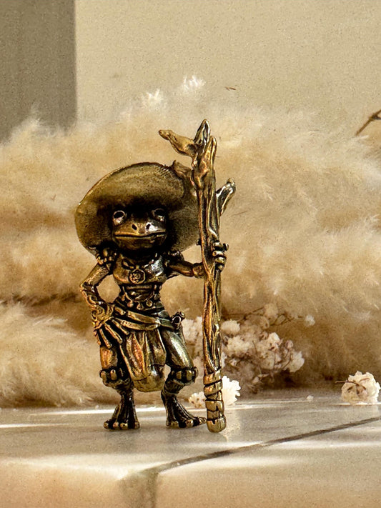 Miniature Brass Frog Wizard Figurine – Fantasy Toad Mage with Staff and Hat, Whimsical Frog Sculpture