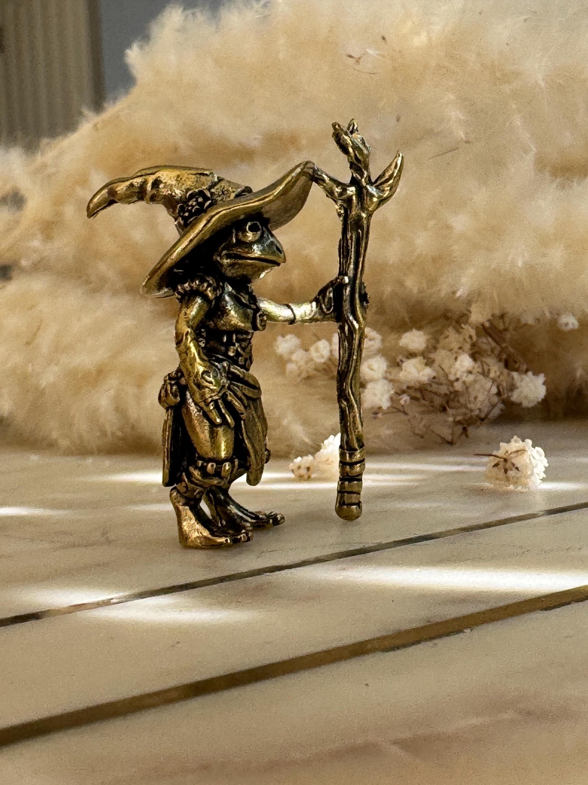 Miniature Brass Frog Wizard Figurine – Fantasy Toad Mage with Staff and Hat, Whimsical Frog Sculpture