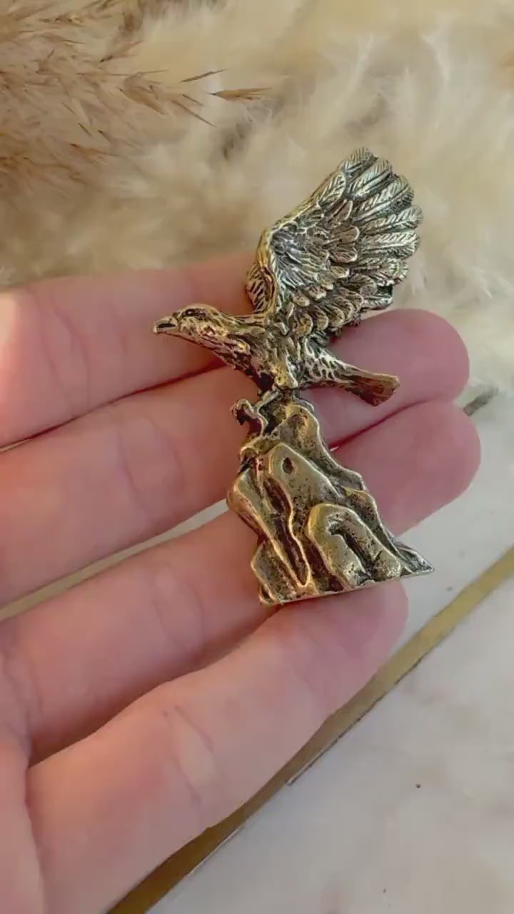 Flying eagle statuette, fine lifelike solid brass figurine, golden desktop decor, creative boss, brass eagle figurine, vintage style bird