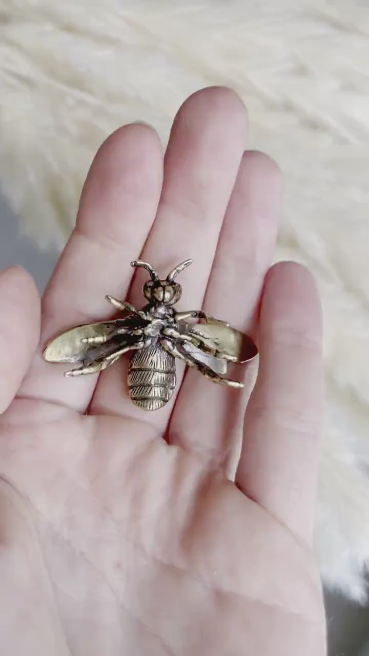 Devine flying honey bee, fine solid brass figurine, desktop decor, meaningful gift, cute little gift, meaningful gift, insect lover gift