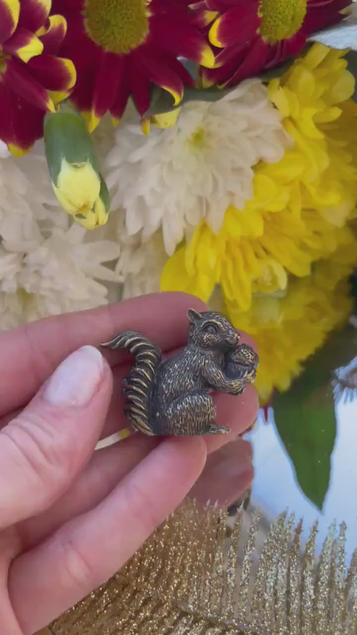 Solid brass figurine squirrel holding acorn, collectible brass ornament, beautiful decoration for tabletop