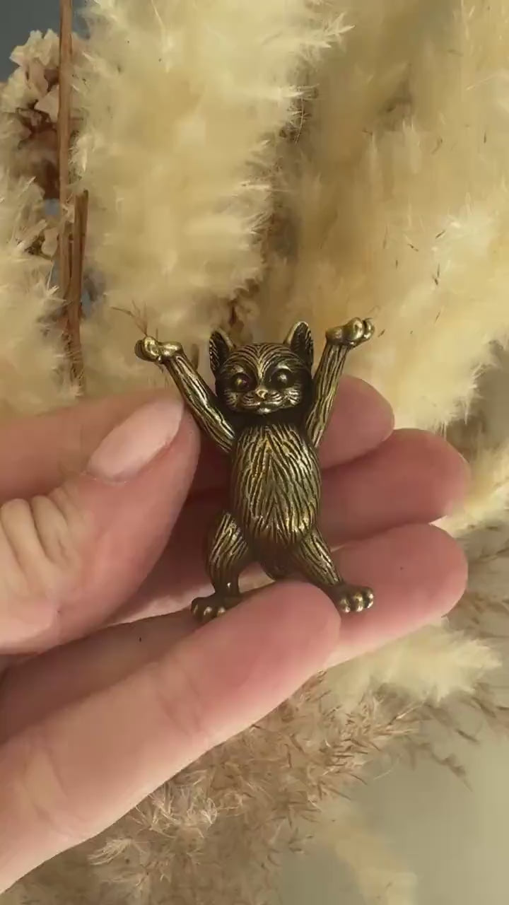Brass Cat Pen Holder – Standing Kitten Figurine with Raised Paws for Holding Pens or Brushes, Unique Desk Accessory