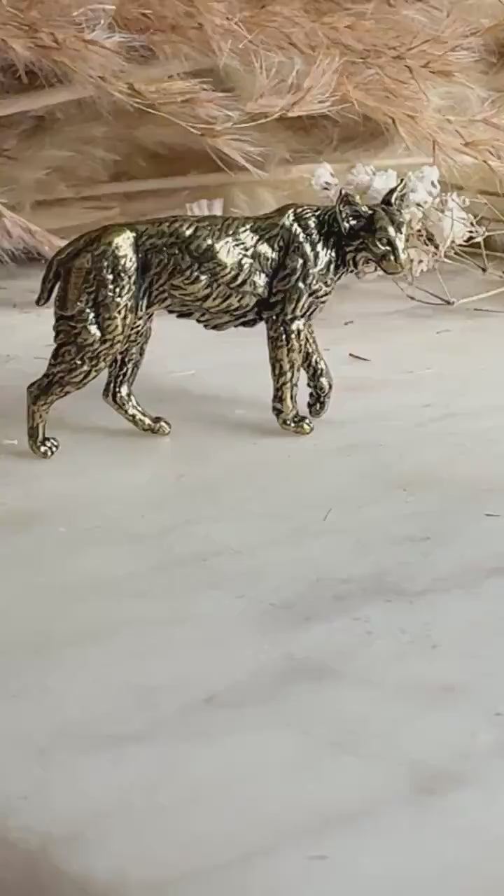 Miniature Brass Lynx Figurine – Detailed Wild Forest Cat Sculpture in Solid Brass