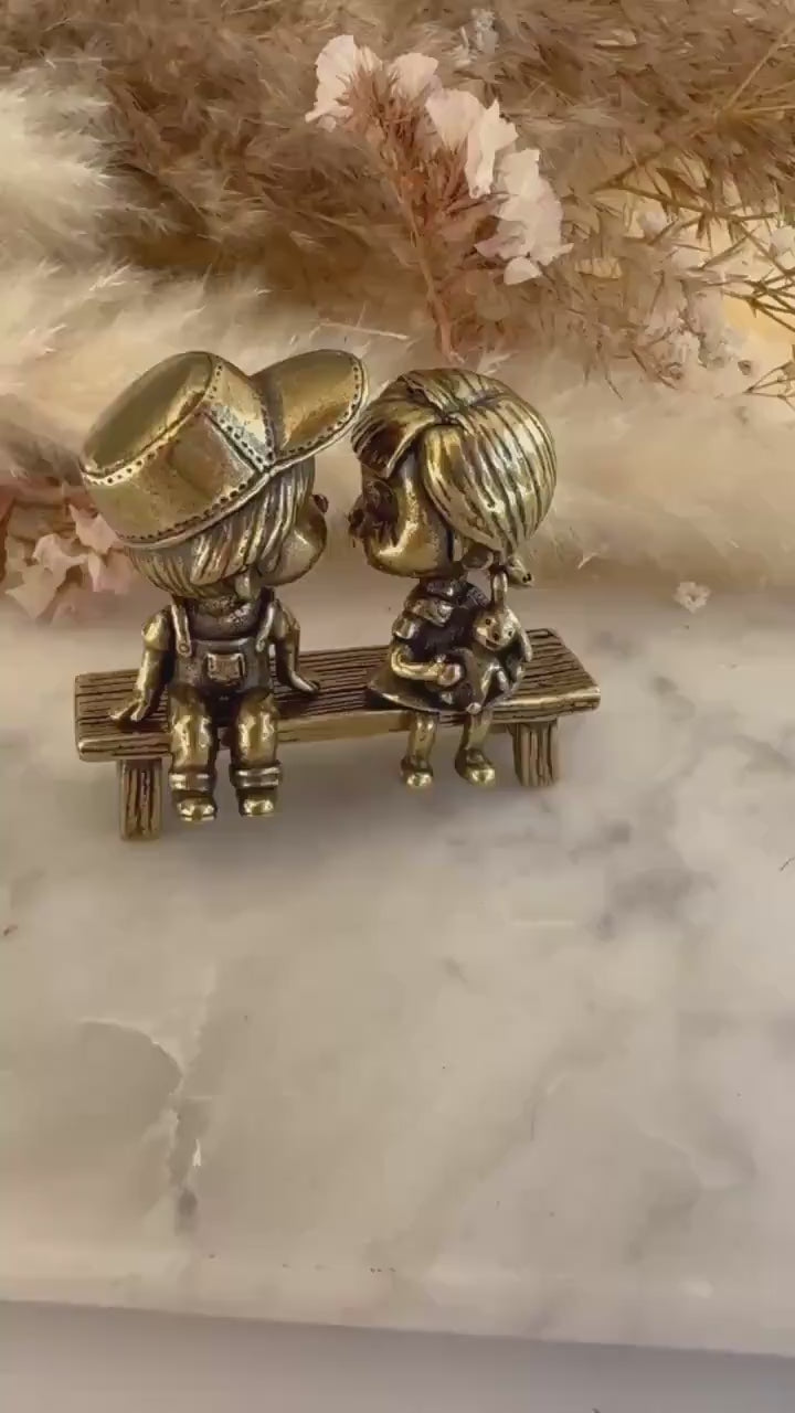 Solid Brass Figurine of Boy and Girl on Bench – Romantic Miniature Sculpture with Cap and Teddy Bear, Vintage-Inspired Gift