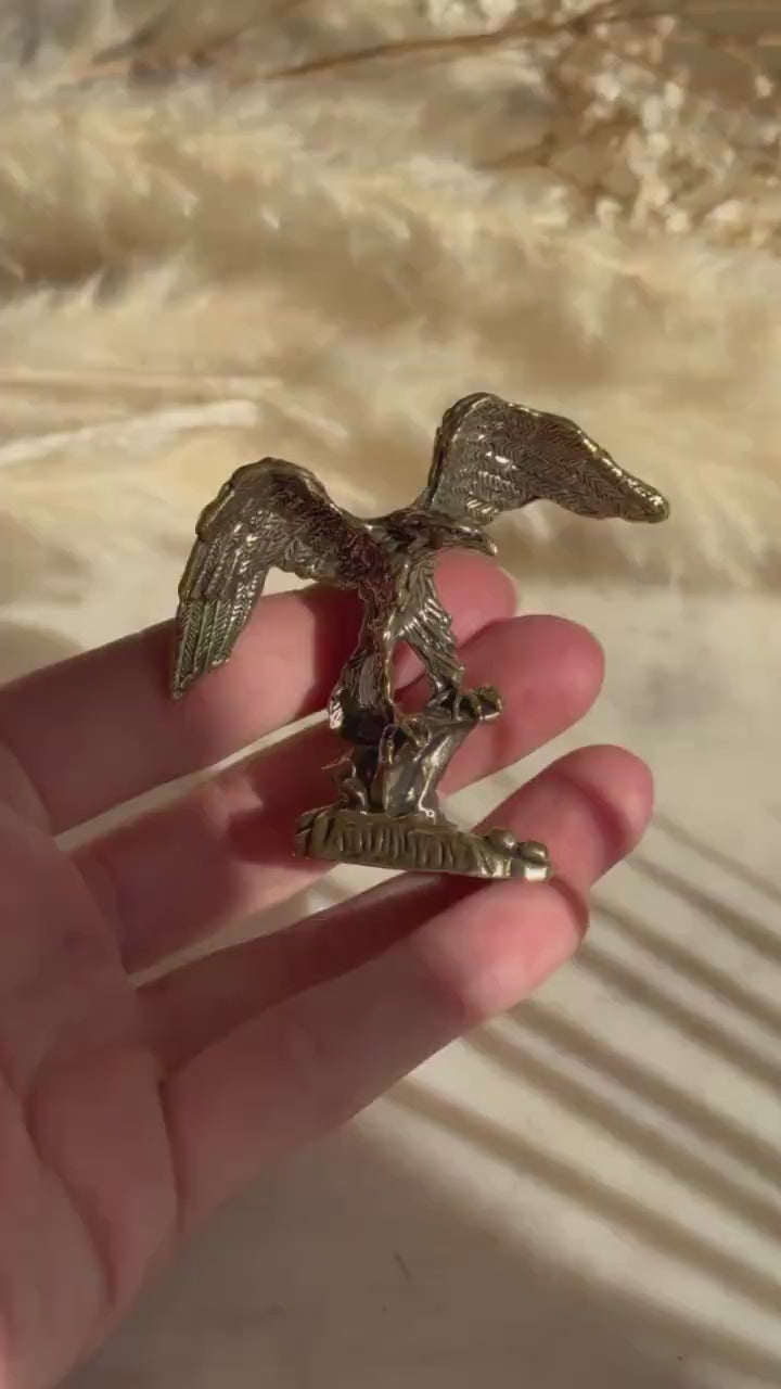 Hunting Eagle statuette, fine lifelike solid brass figurine, golden desktop decor, creative boss, brass eagle figurine, traditional style bi