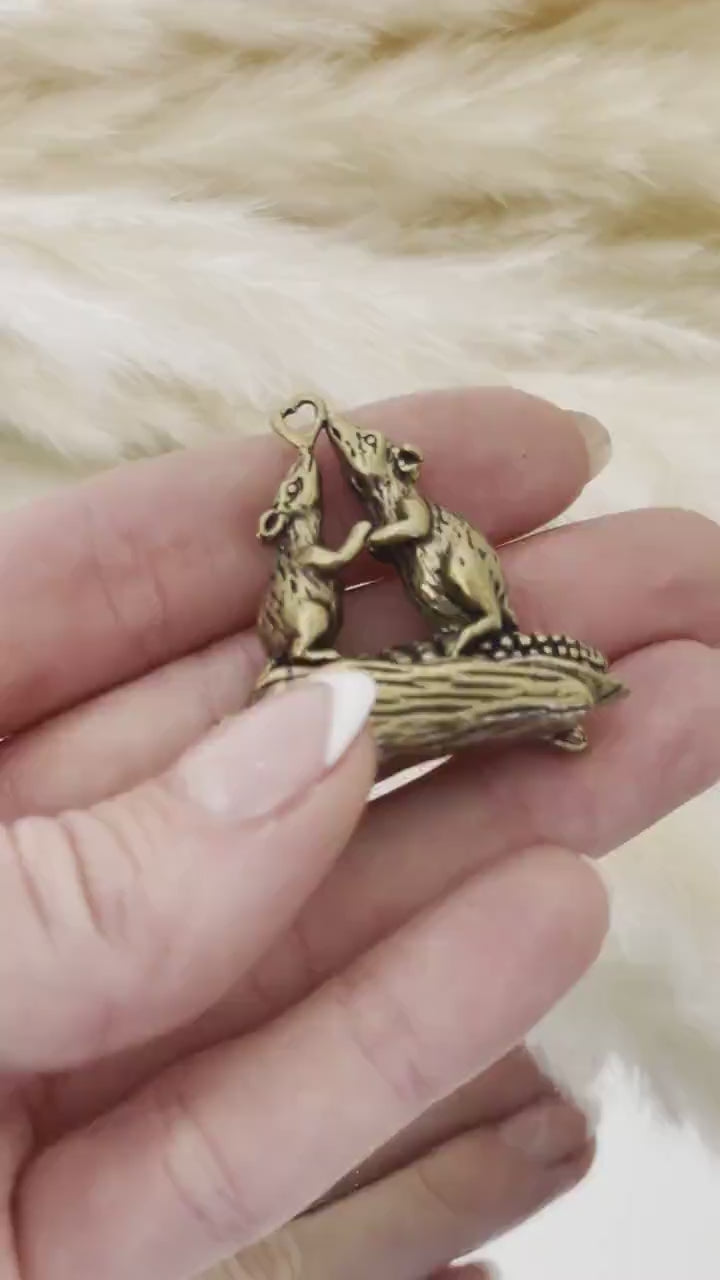 Metal mouse statuette, Kissing mice, solid brass figurine, Mouse in love, Love Souvenir, Meaningful gift, Novelty gift, gift for loved ones