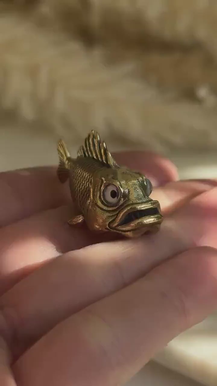 Miniature Brass Fish Figurine – Wide-Eyed Funny Fish Sculpture with Comical Expression, Miniature Blenny Fish with Big Eyes, Brass Fish