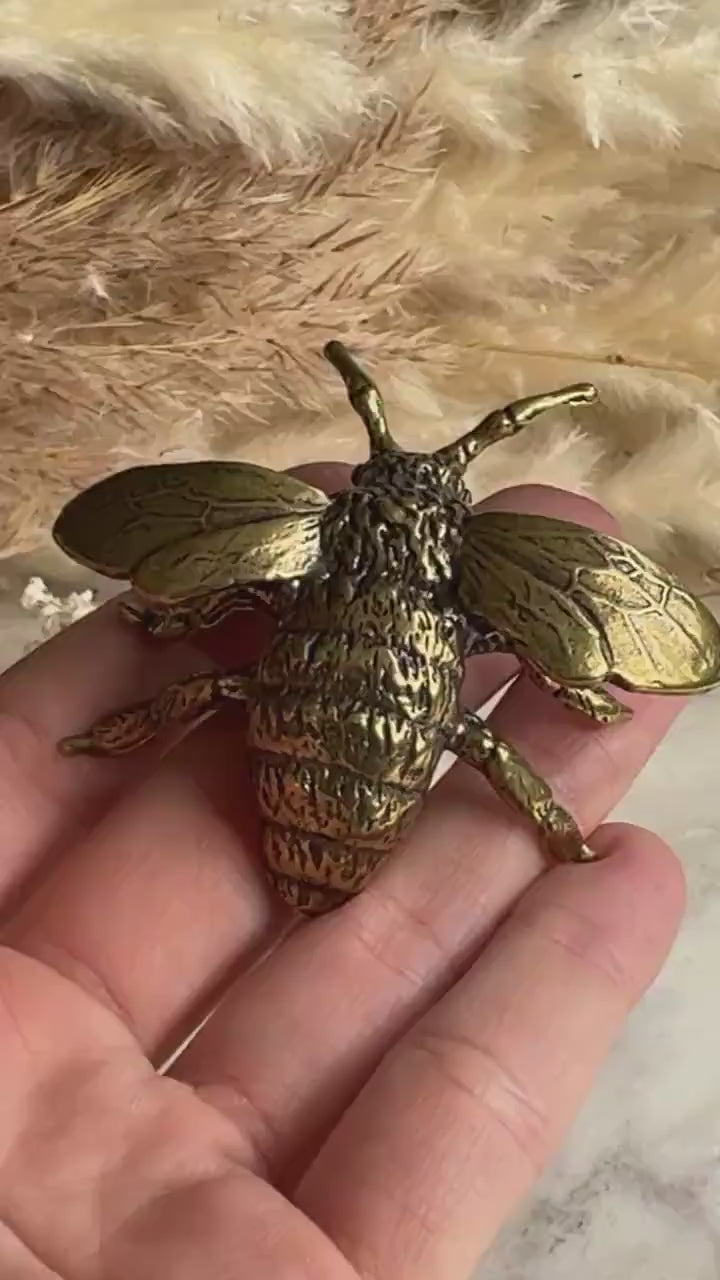 Solid brass bumblebee figurine, realistic bee sculpture, insect ornament, detailed brass garden pollinator paperweight.