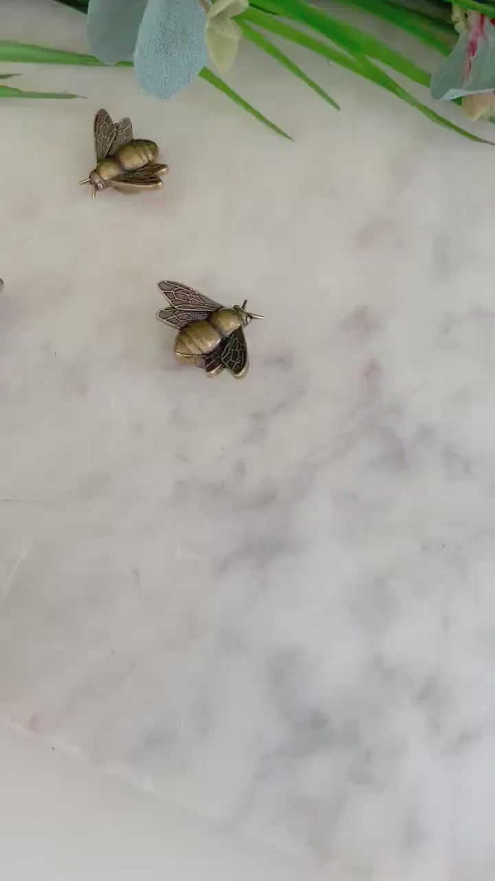 Devine flying honey bee, fine solid brass figurine, desktop decor, meaningful gift, cute little gift, meaningful gift, insect lover gift