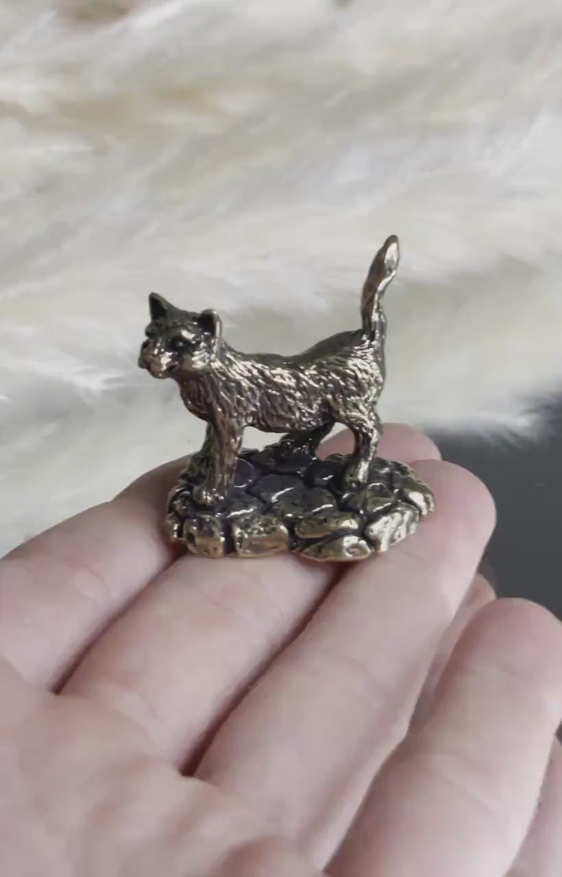 Cat brass figurine, Fine lifelike brass ornament, desktop decoration, gift for a cat lover, Paperweight, adorable gift for her, wild cat