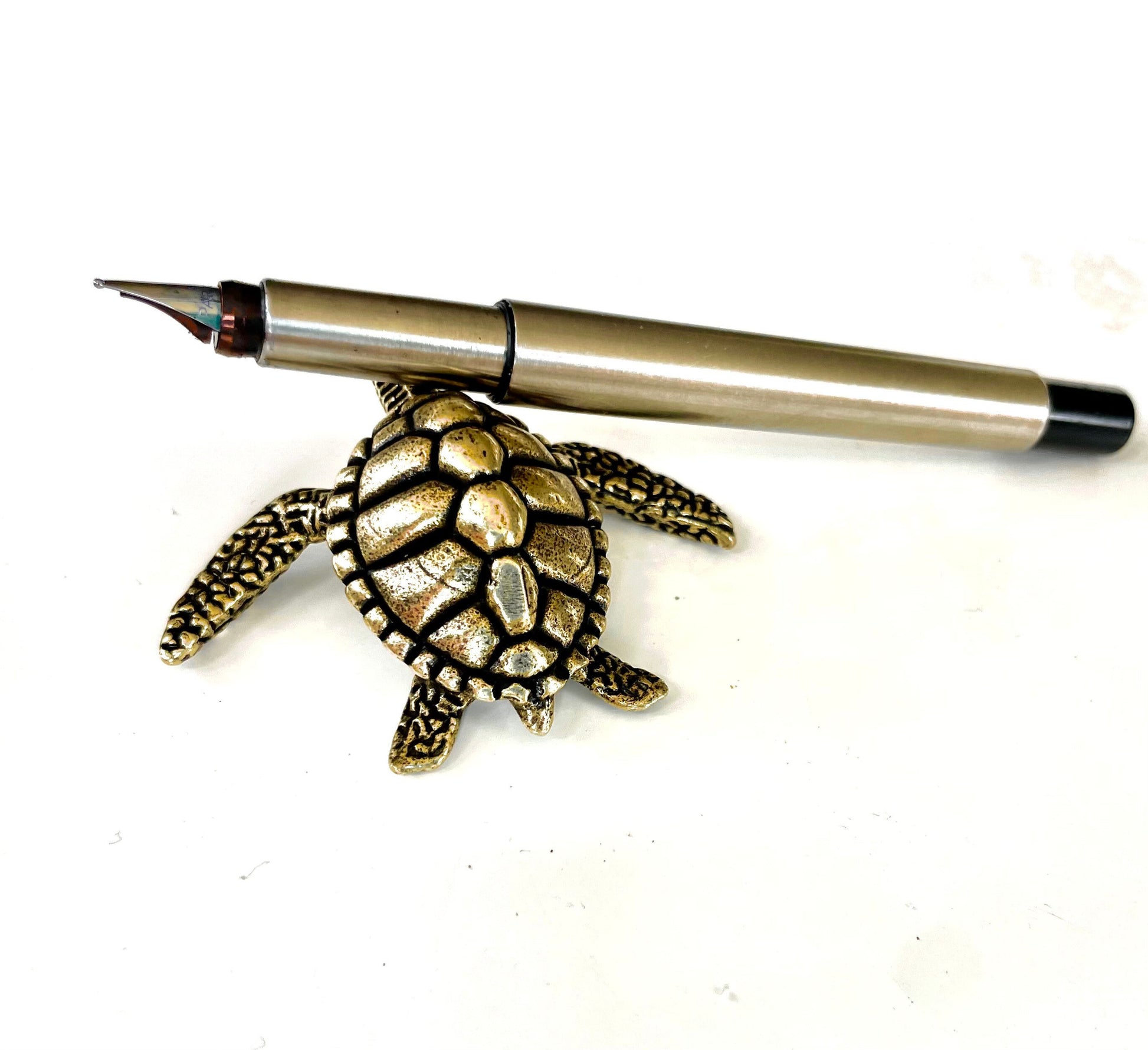 Fine lifelike turtle, Feng Shui, Solid Brass tortoise Statue, Lifelike Decoration, Paperweight, Pen Holder, Brush Holder, Novelty Gift