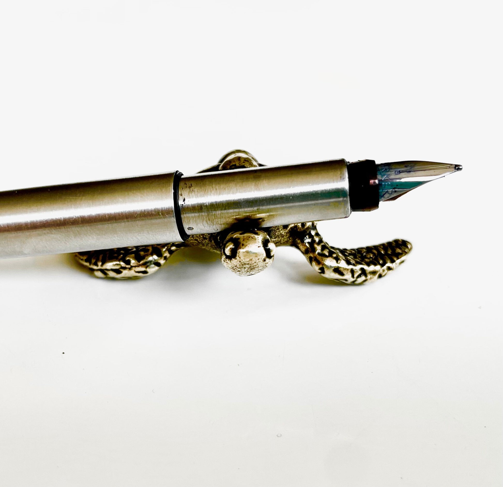 Fine lifelike turtle, Feng Shui, Solid Brass tortoise Statue, Lifelike Decoration, Paperweight, Pen Holder, Brush Holder, Novelty Gift